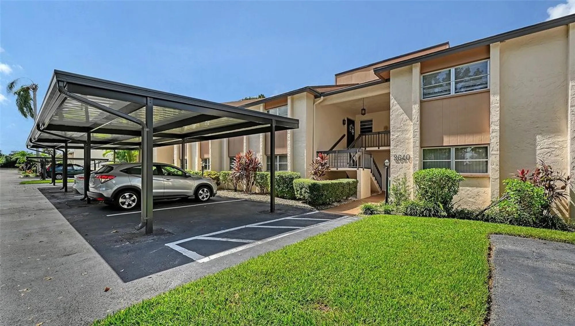 Property Slideshow image 21 of 30 | 2640 clubhouse dr 203, Sarasota, FL, 34232
