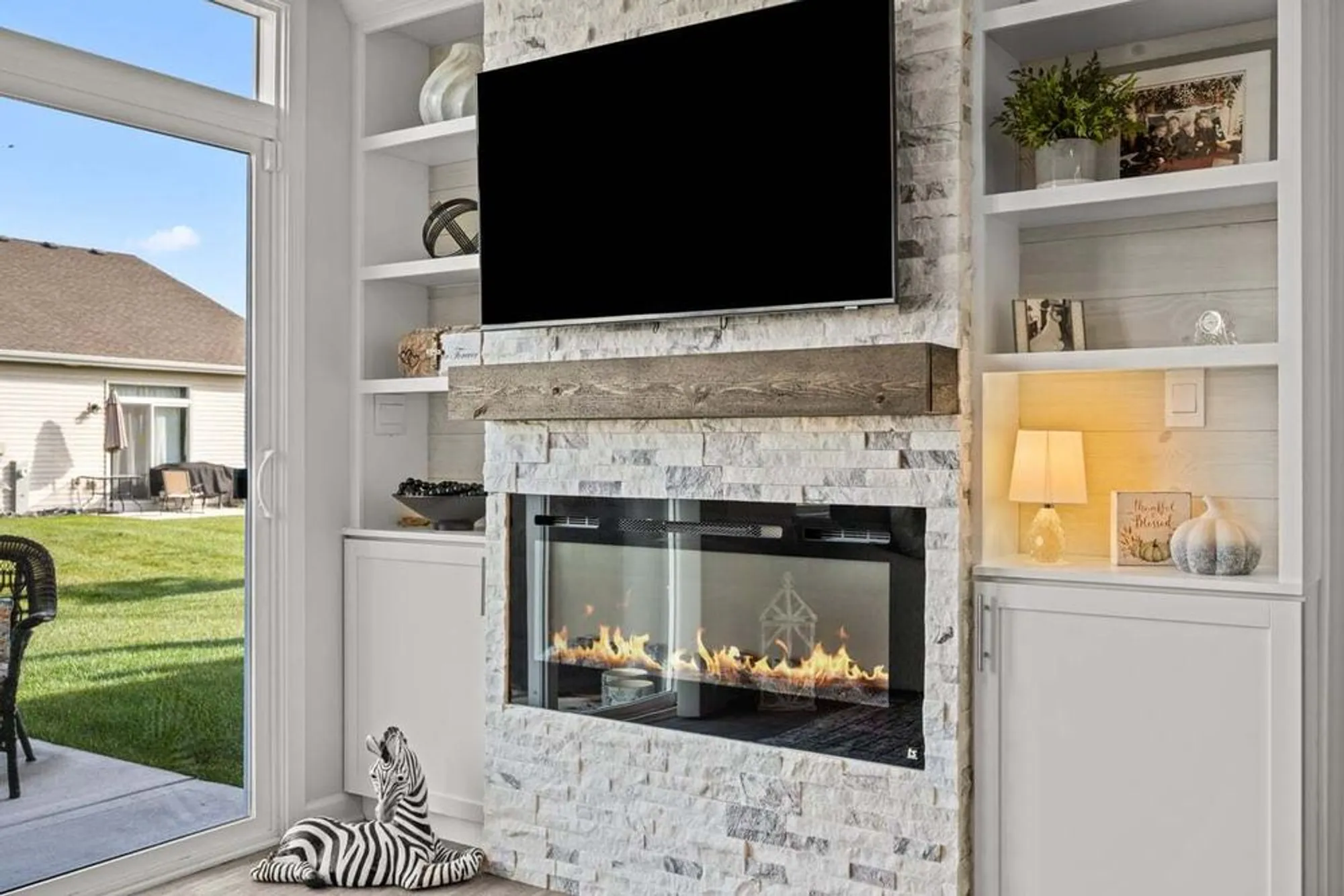 Property Slideshow image 4 of 20 | 273 ridley st, North Aurora, IL, 60542