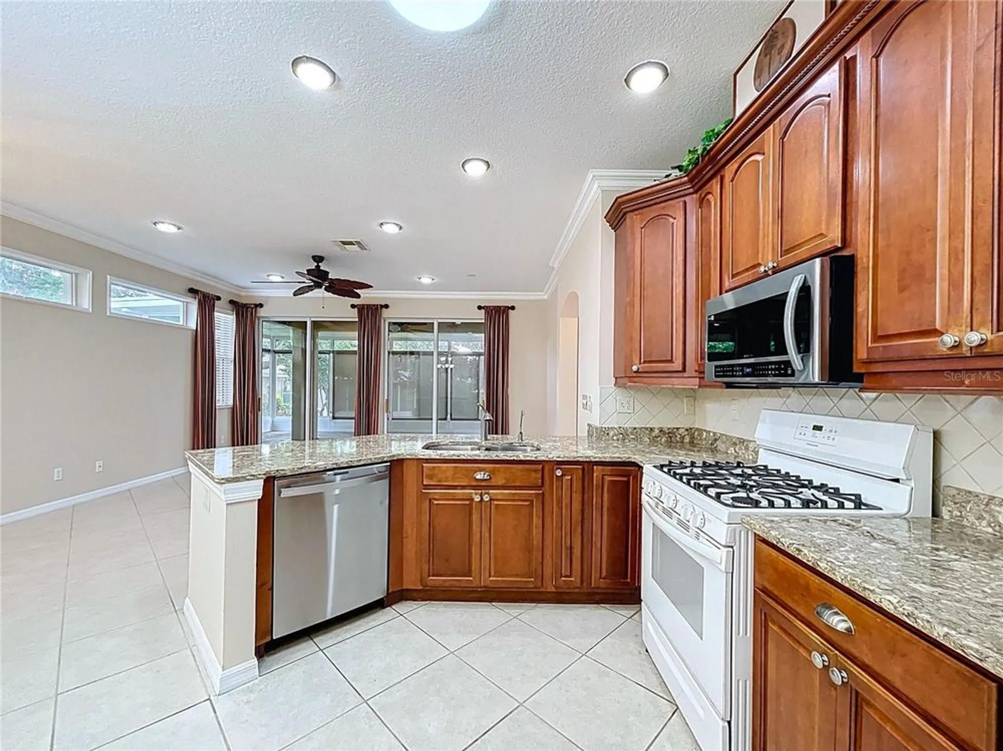 Property Slideshow image 10 of 74 | 2018 inverness greens dr # 2018, Sun City Center, FL, 33573