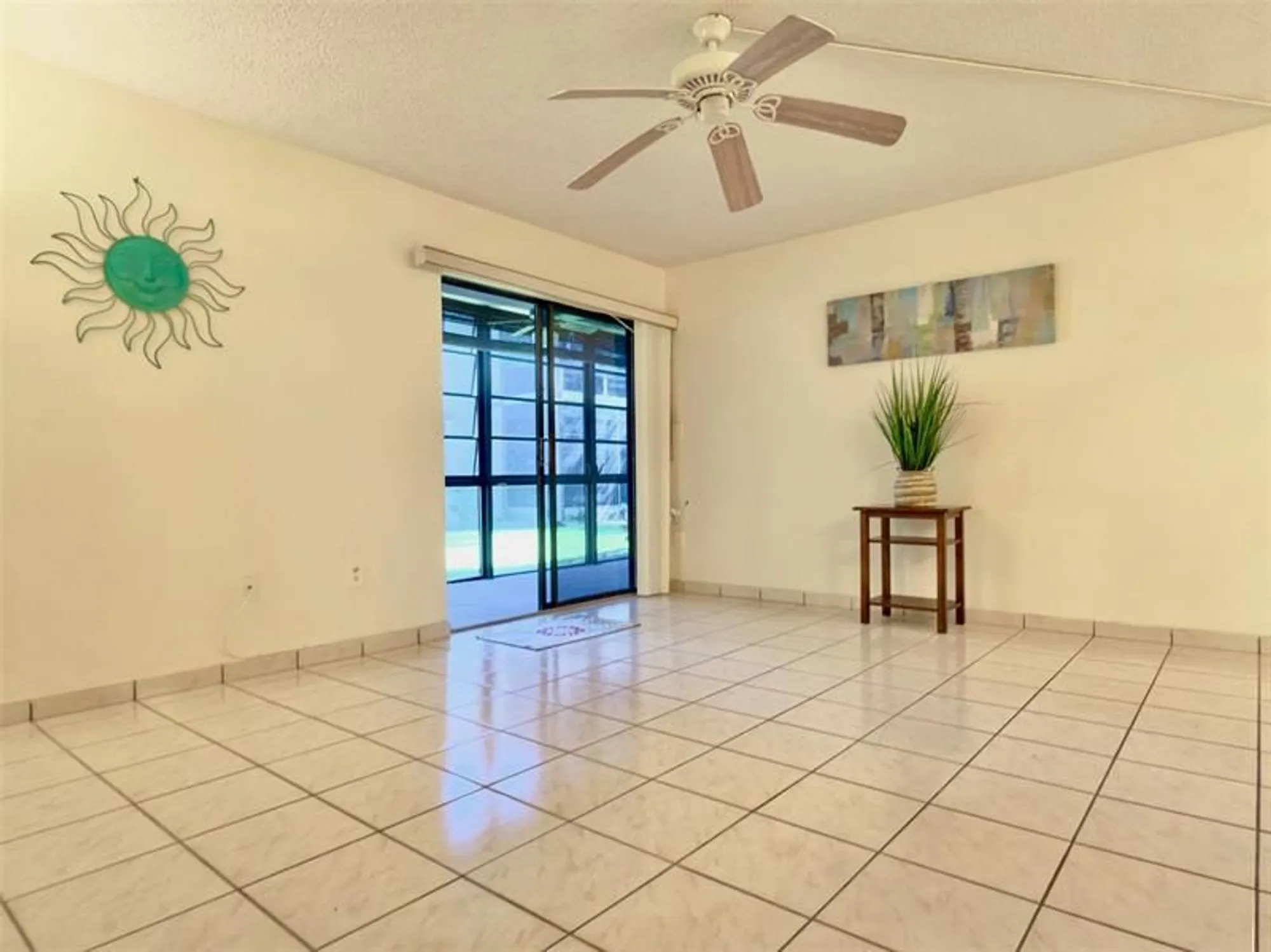 Property Slideshow image 13 of 51 | 9988 n belfort cir 111, Tamarac, FL, 33321