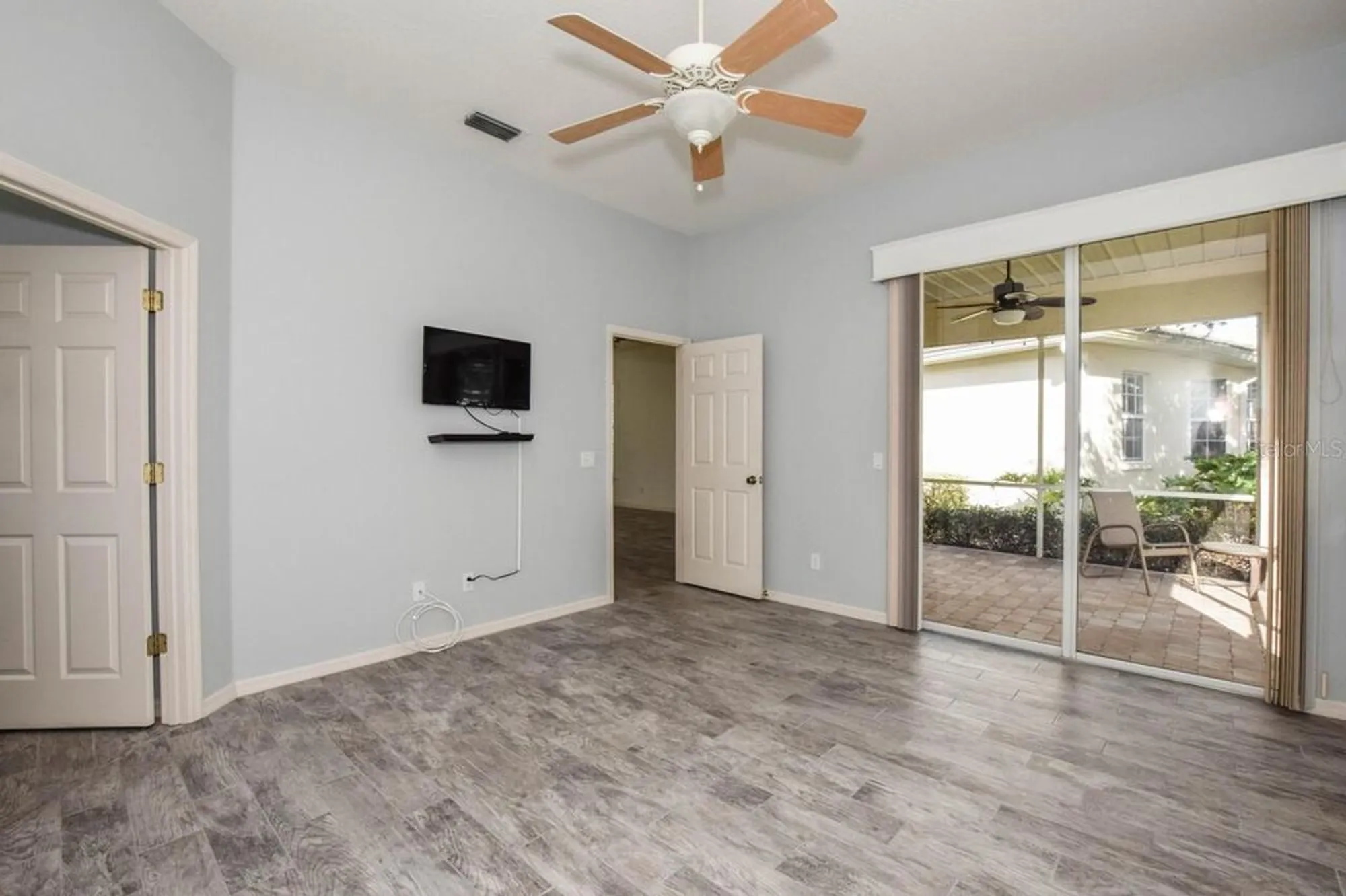 Property Slideshow image 16 of 63 | 834 montrose dr # 9, Venice, FL, 34293