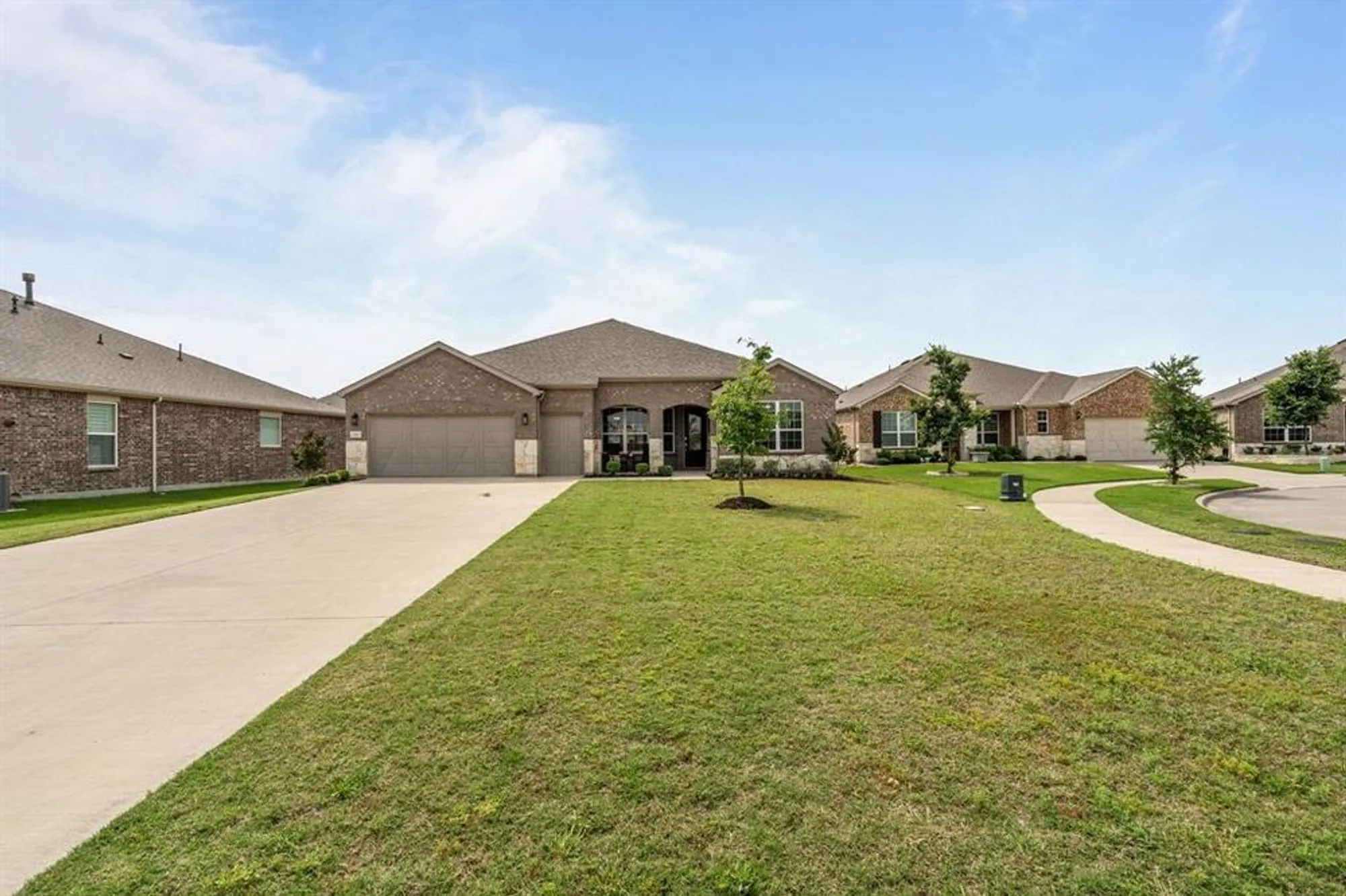Property Slideshow image 27 of 40 | 712 freedom ln, Aubrey, TX, 76227
