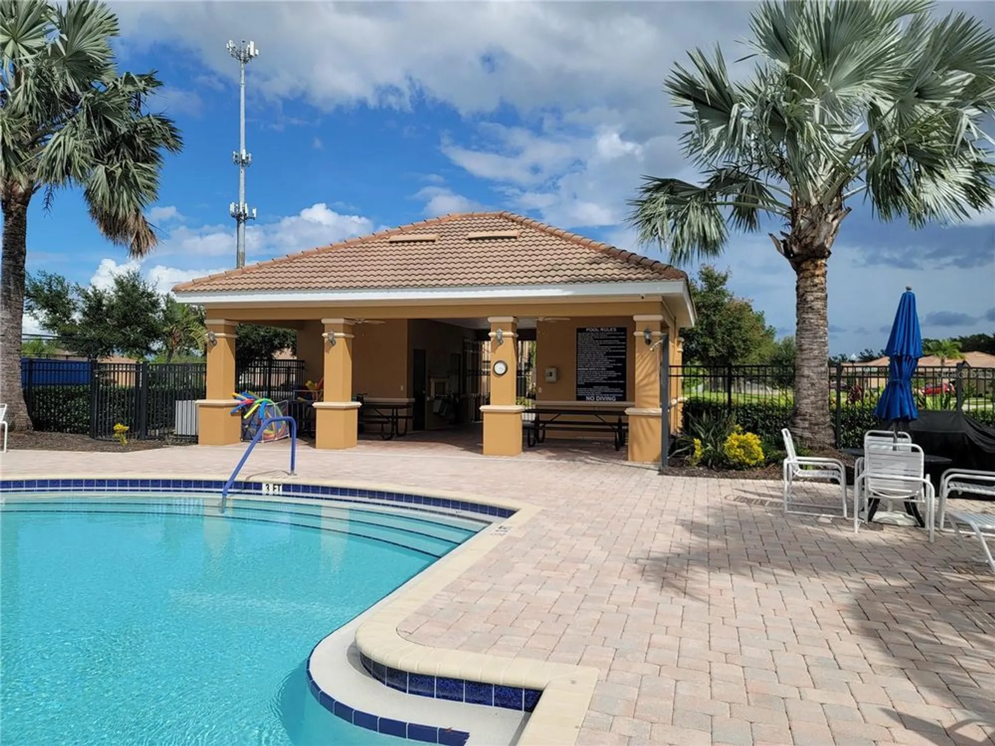 Property Slideshow image 87 of 100 | 303 bluewater falls ct, Apollo Beach, FL, 33572