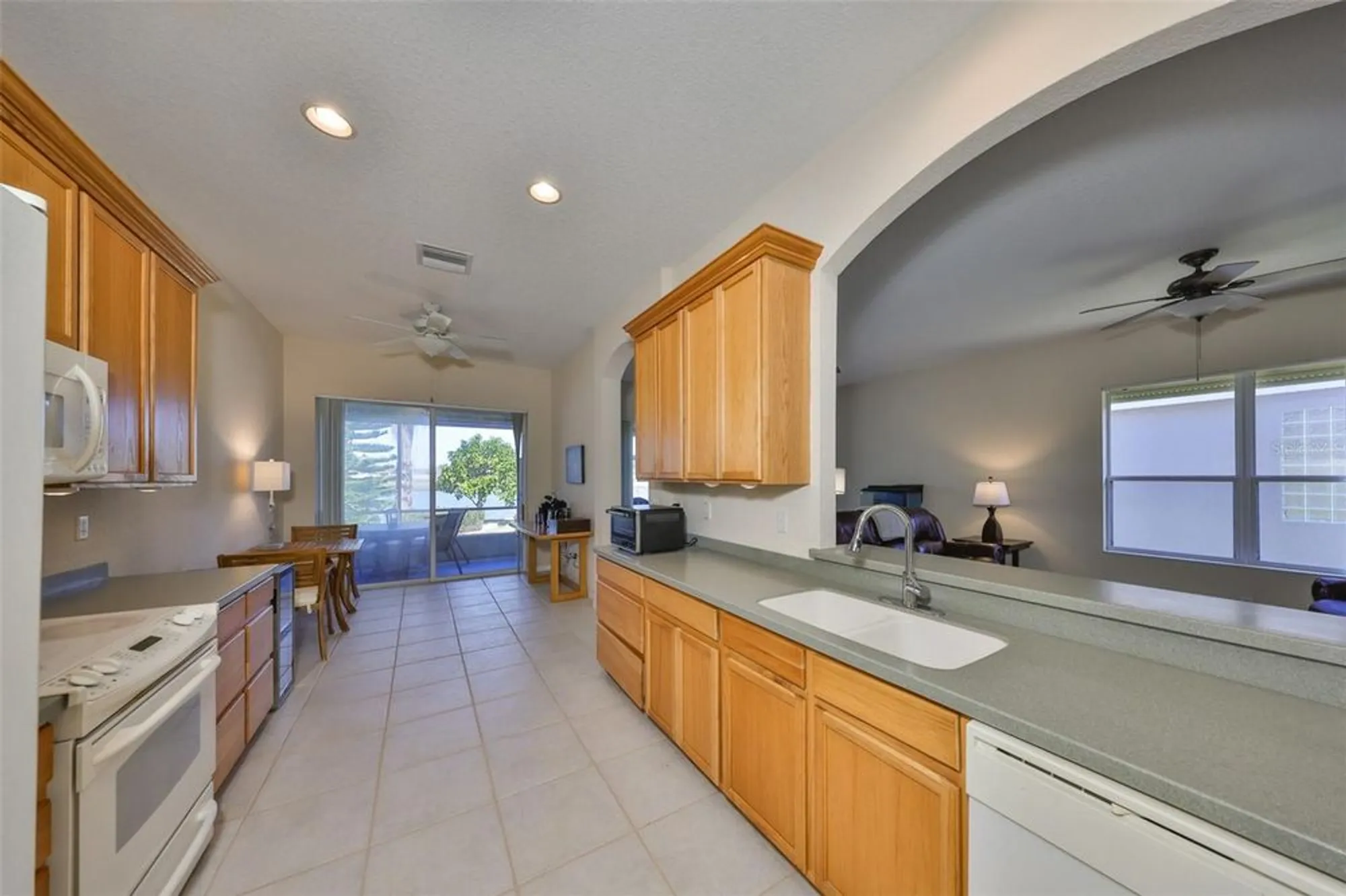 Property Slideshow image 10 of 35 | 1031 emerald dunes dr, Sun City Center, FL, 33573