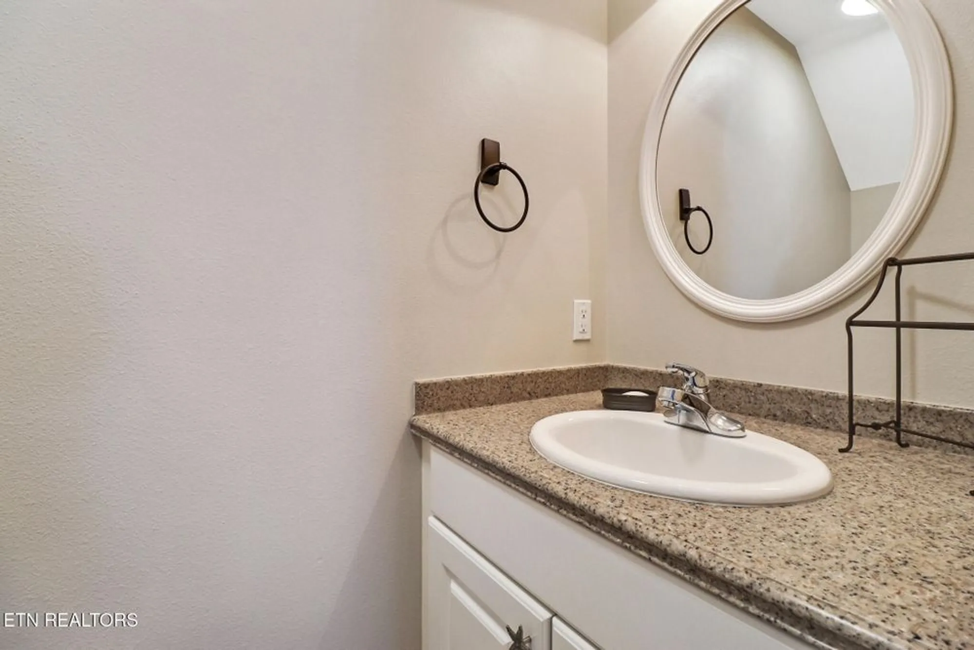 Property Slideshow image 38 of 52 | 123 lafayette pt apt 1, Crossville, TN, 38558