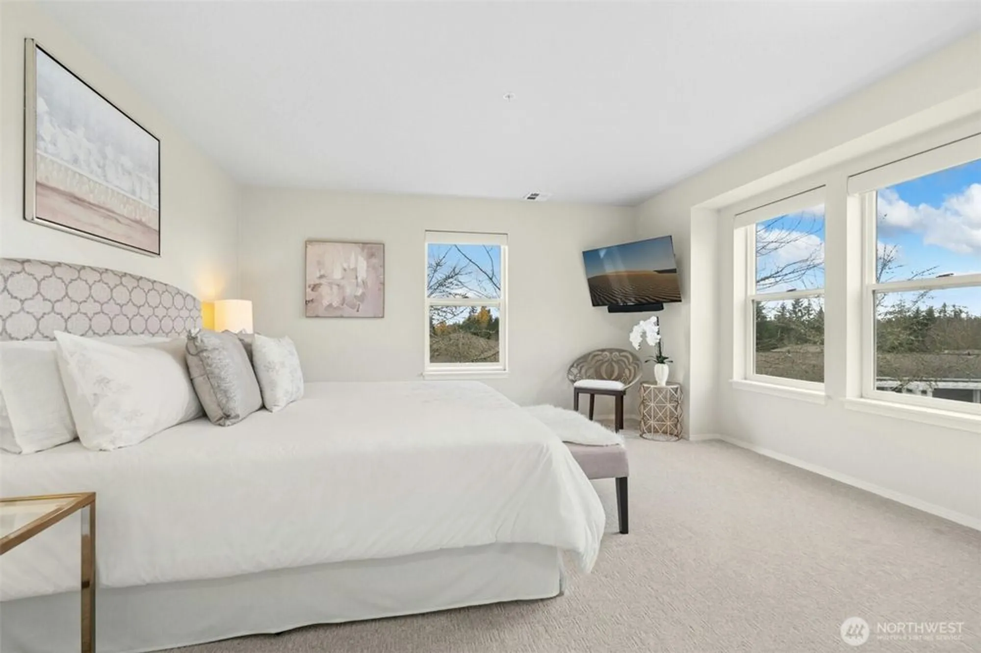 Property Slideshow image 15 of 31 | 22535 se highland cir 206, Issaquah, WA, 98029