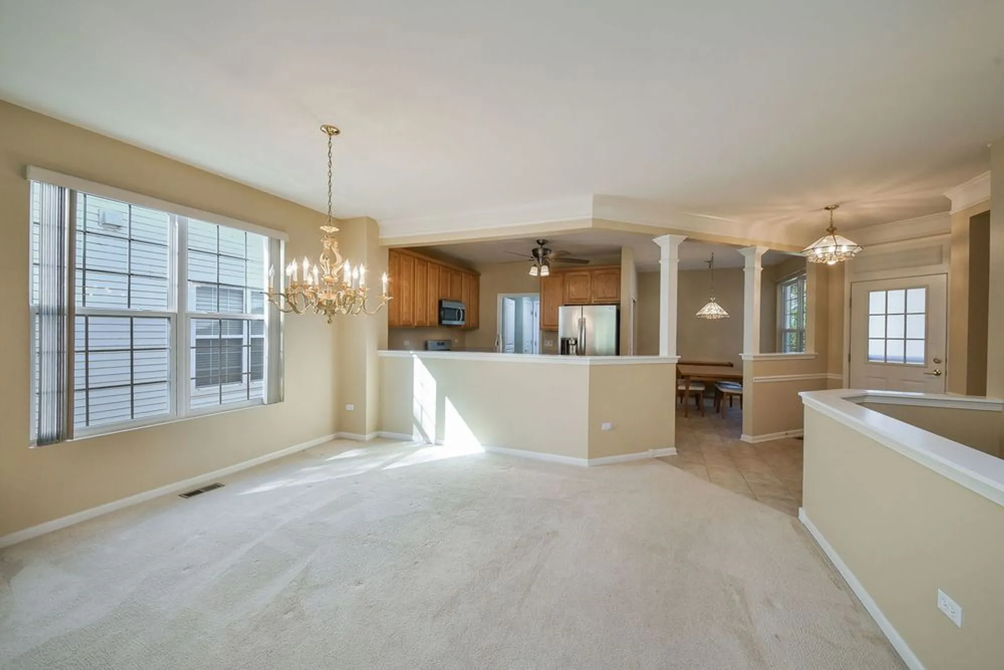 Property Slideshow image 2 of 26 | 2525 rolling rdg, Elgin, IL, 60124