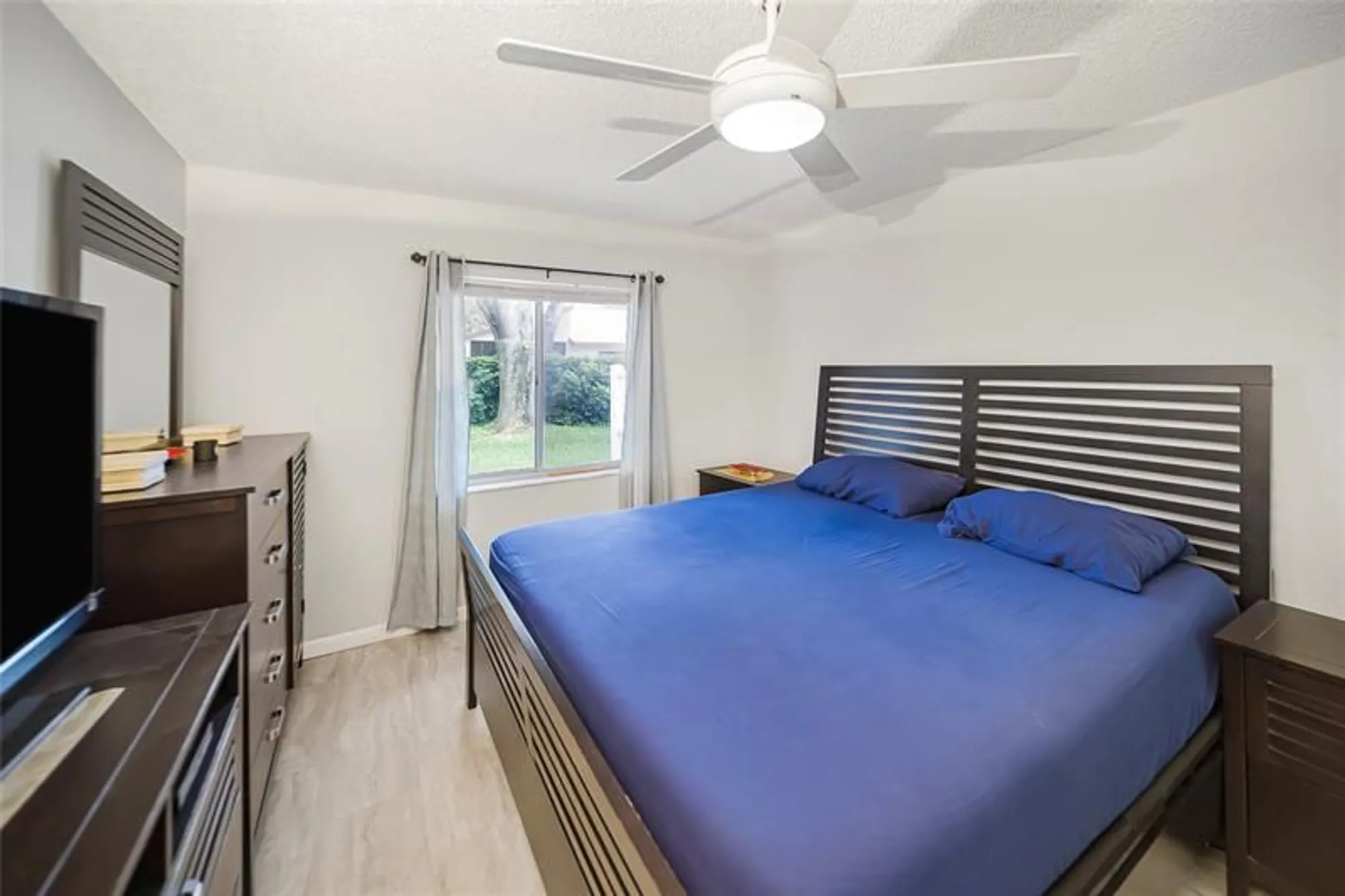 Property Slideshow image 17 of 34 | 18527 horizon ave b, Boca Raton, FL, 33496