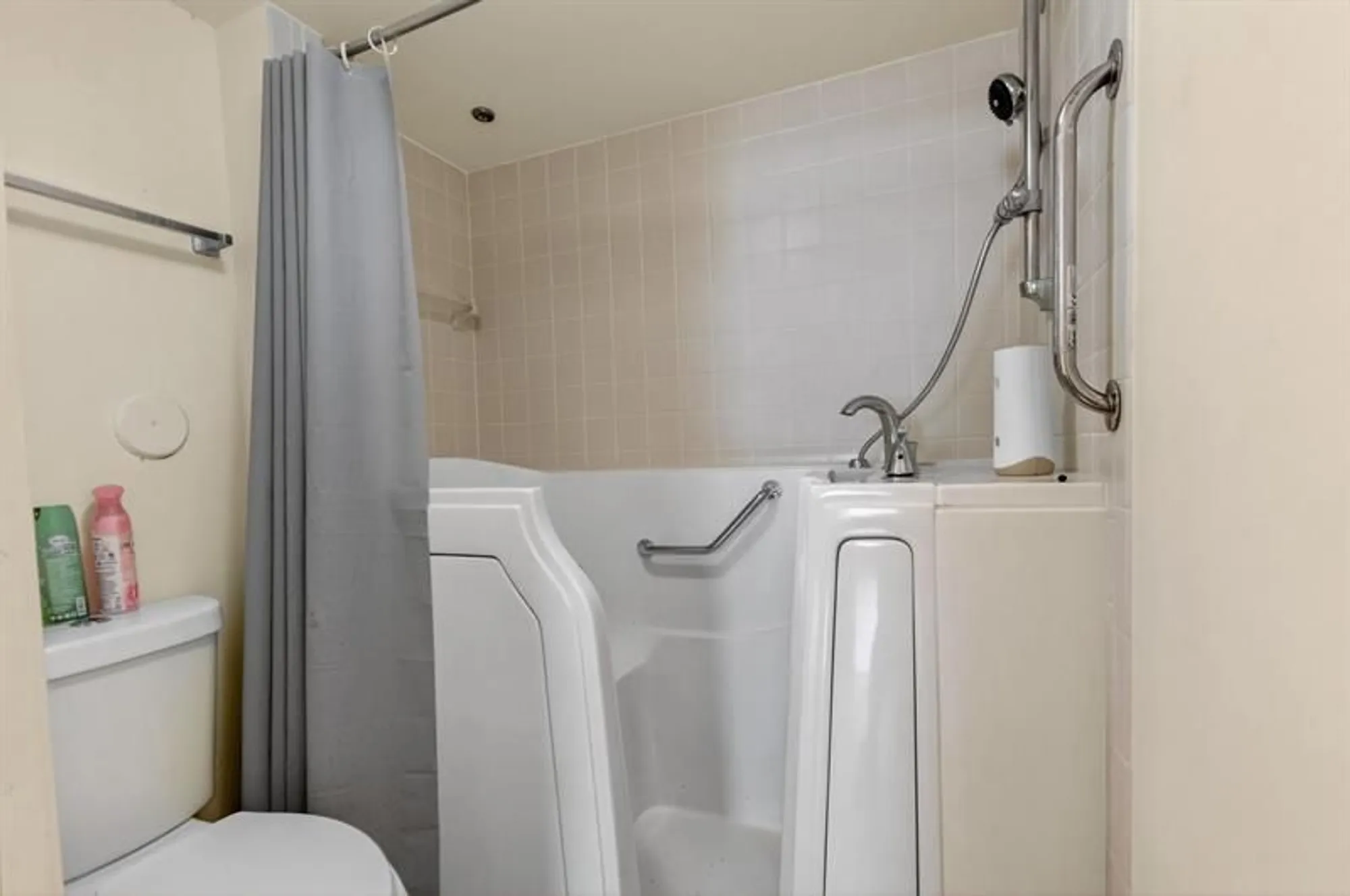 Property Slideshow image 40 of 67 | 19000 stewart cir apt 4, Boca Raton, FL, 33496