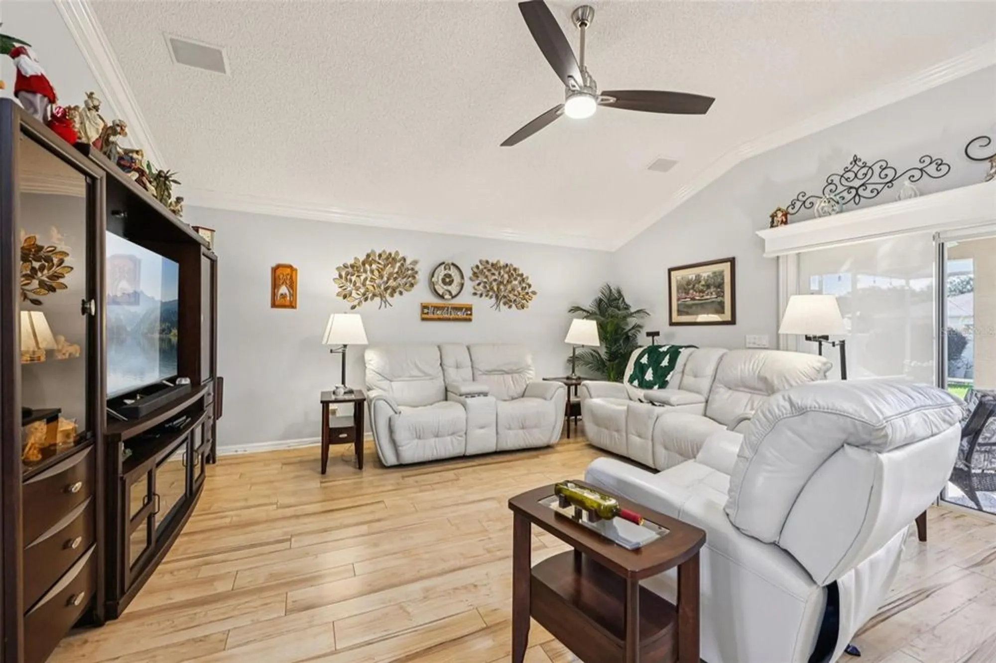 Property Slideshow image 12 of 69 | 2012 santo domingo dr, The Villages, FL, 32159
