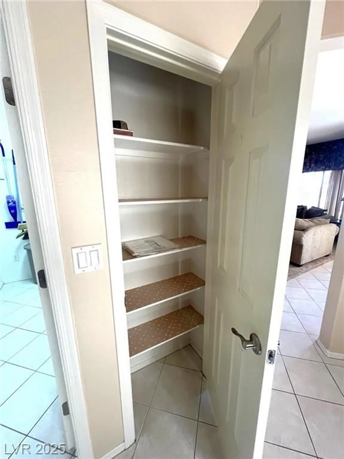 Property Slideshow image 19 of 38 | 10525 mission lakes ave, Las Vegas, NV, 89134