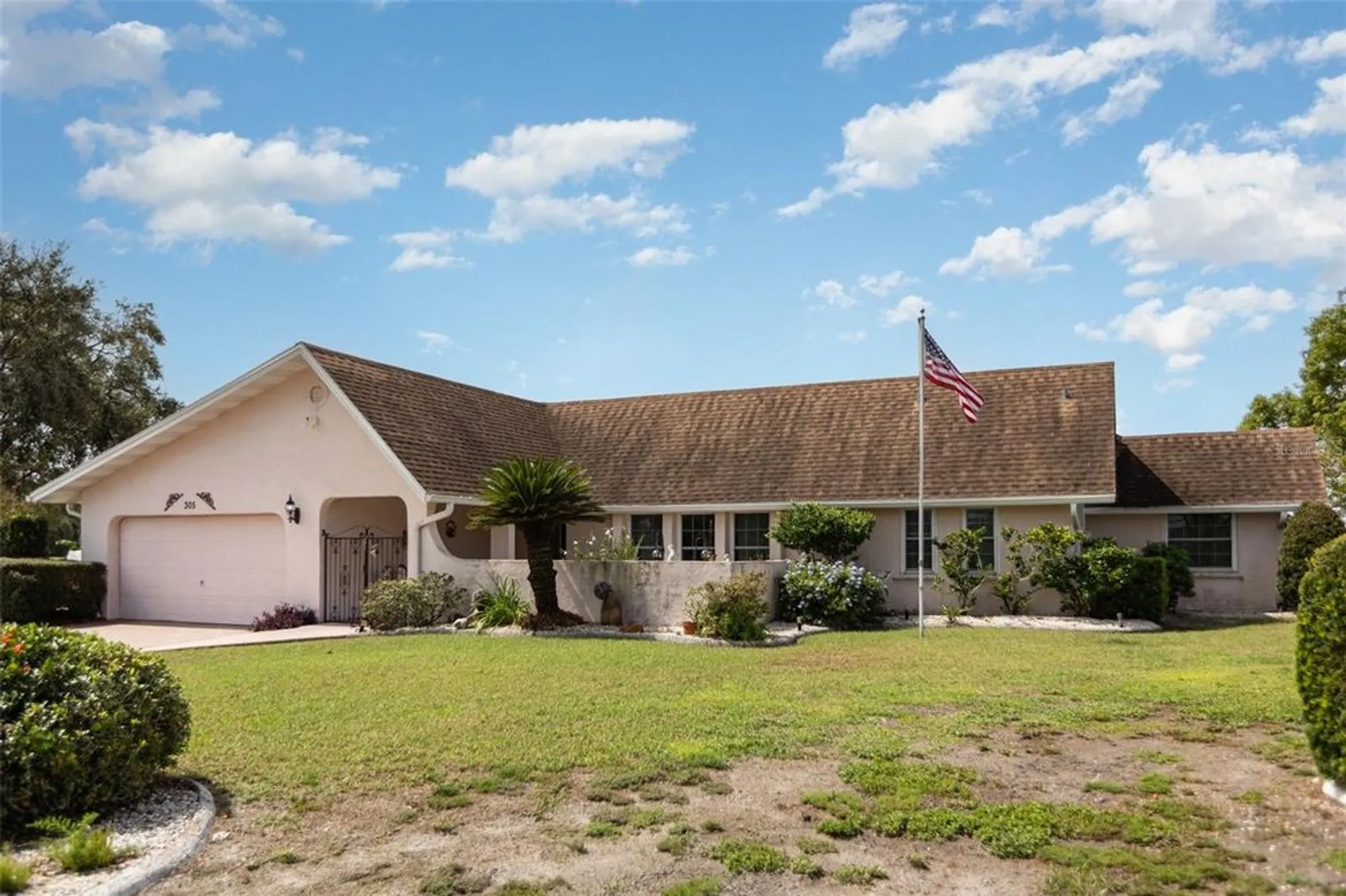 Property Slideshow image 4 of 48 | 305 cranston pl, Sun City Center, FL, 33573