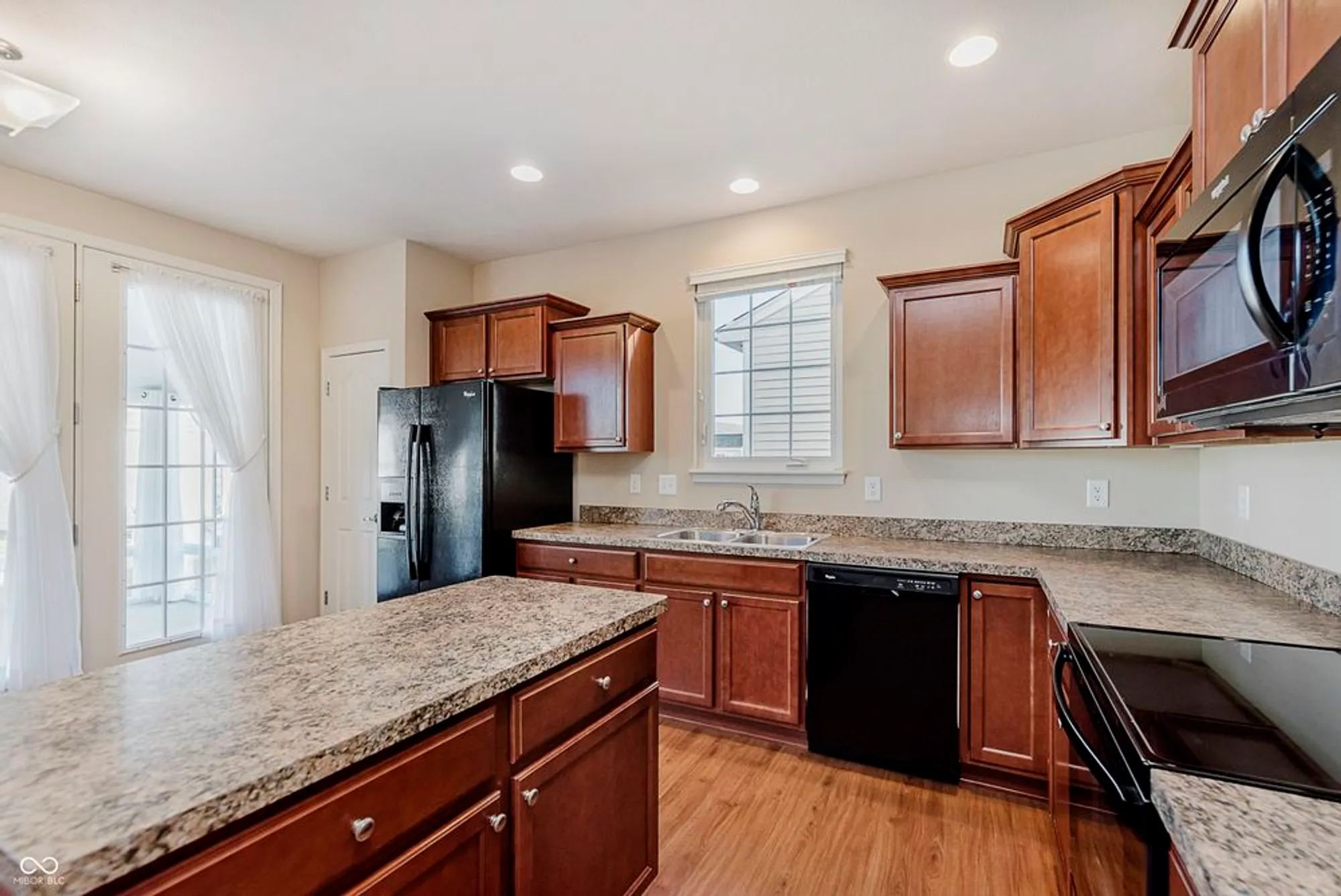 Property Slideshow image 14 of 42 | 16022 lambrusco way, Fishers, IN, 46037