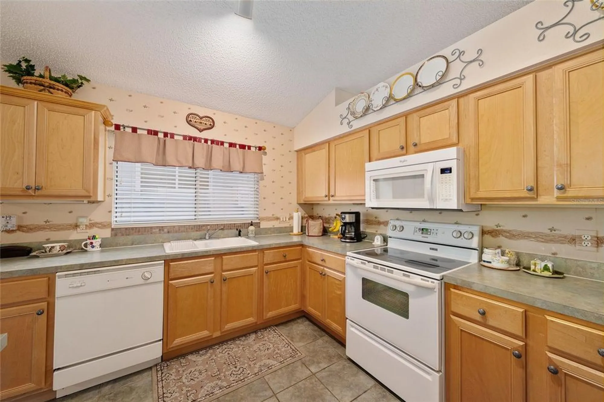 Property Slideshow image 17 of 37 | 24817 cranes roost cir, Leesburg, FL, 34748