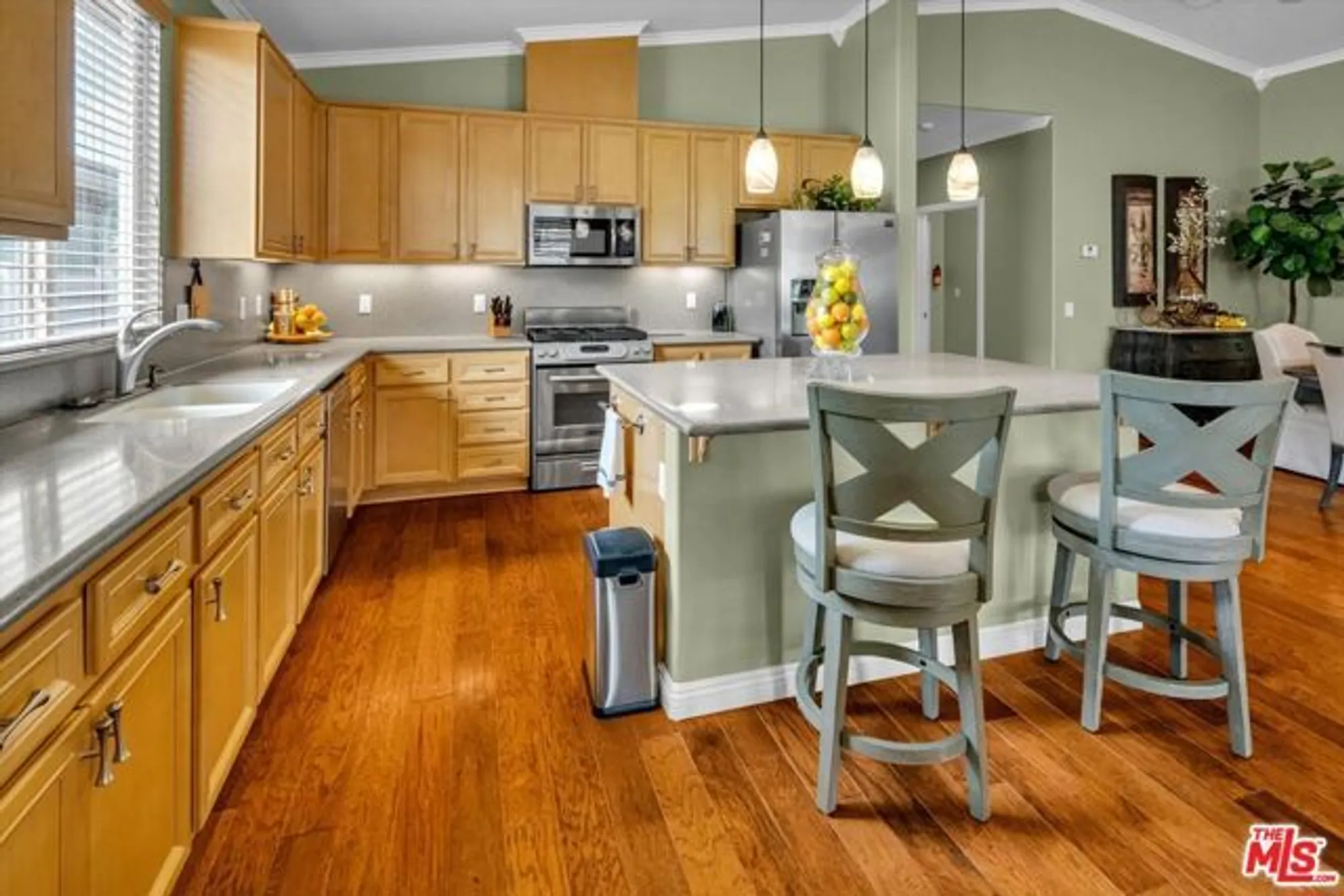 Property Slideshow image 9 of 39 | 180 kettle crk, Beaumont, CA, 92223