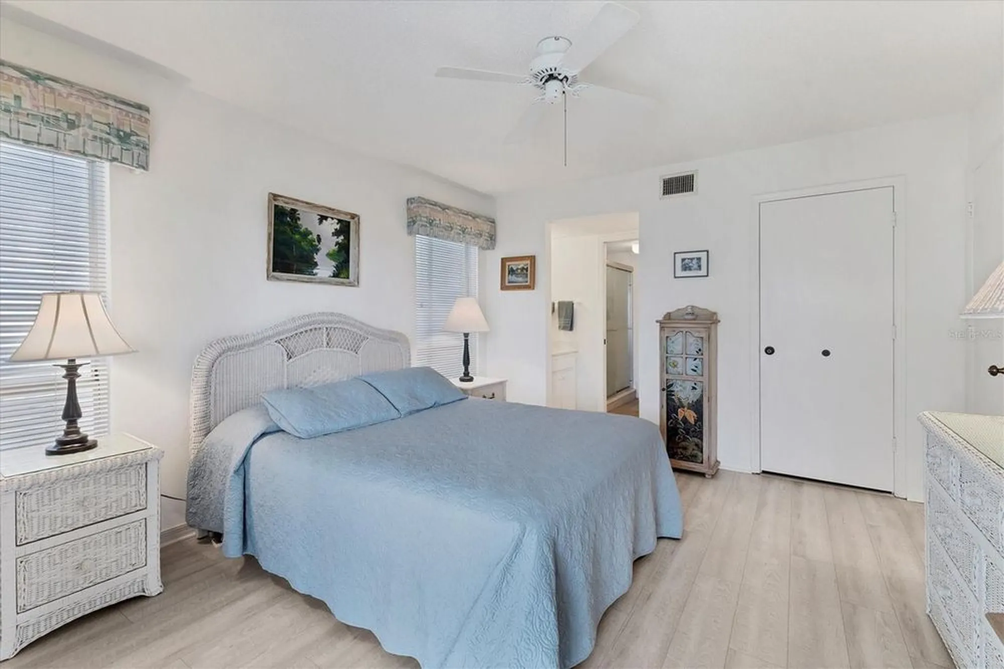 Property Slideshow image 9 of 35 | 402 cerromar cir 207, Venice, FL, 34293