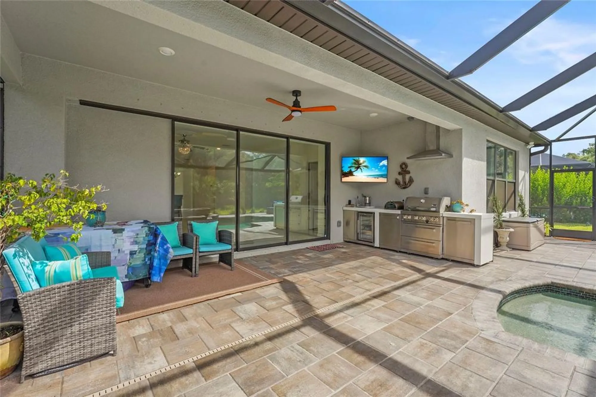 Property Slideshow image 10 of 41 | 10179 milky way cir, Sarasota, FL, 34241