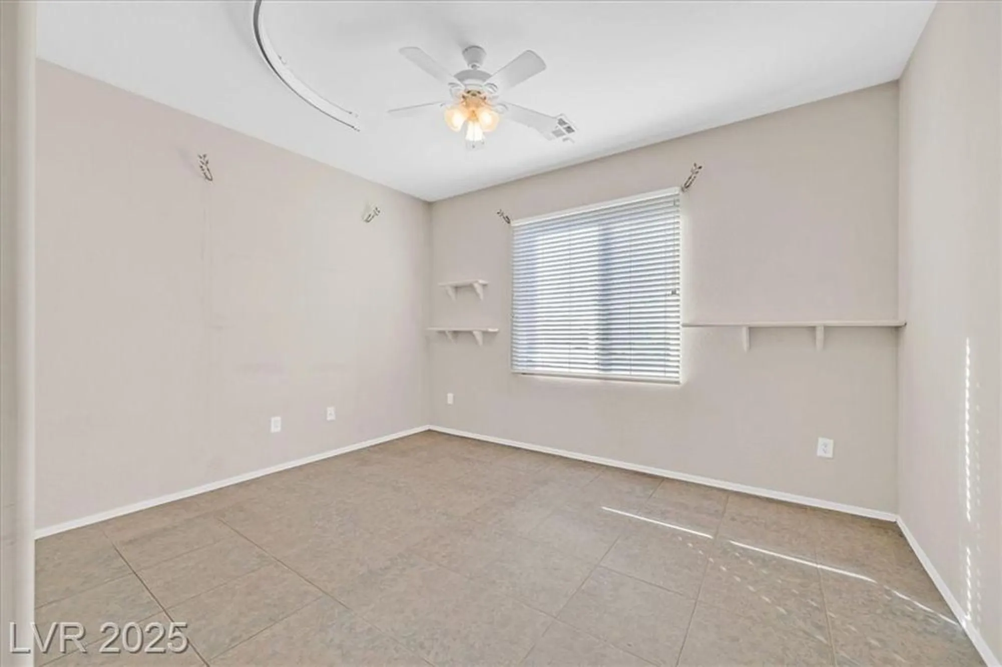 Property Slideshow image 18 of 32 | 2251 bildad dr, Henderson, NV, 89044