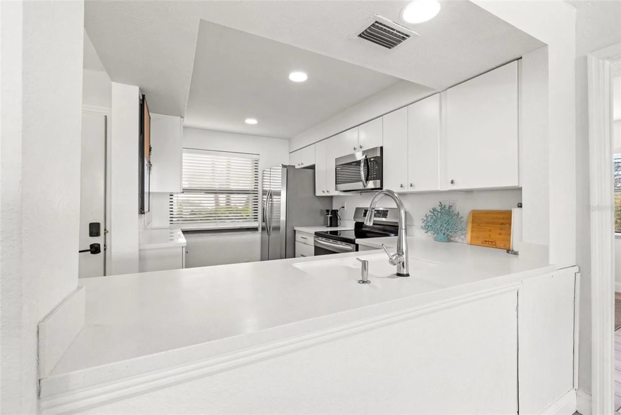 Property Slideshow image 11 of 38 | 6265 sun blvd apt 101, Saint Petersburg, FL, 33715