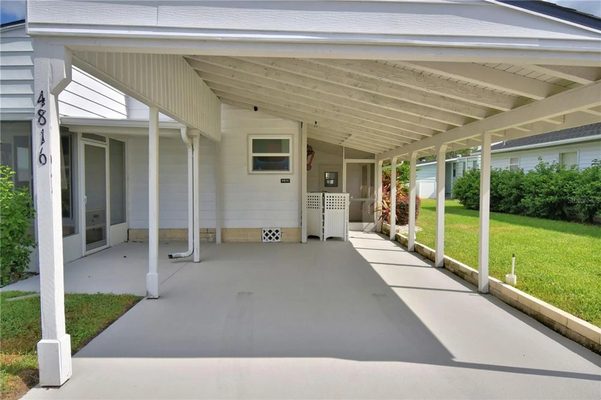 Property Slideshow image 5 of 48 | 4816 goldenview ln, Lakeland, FL, 33811