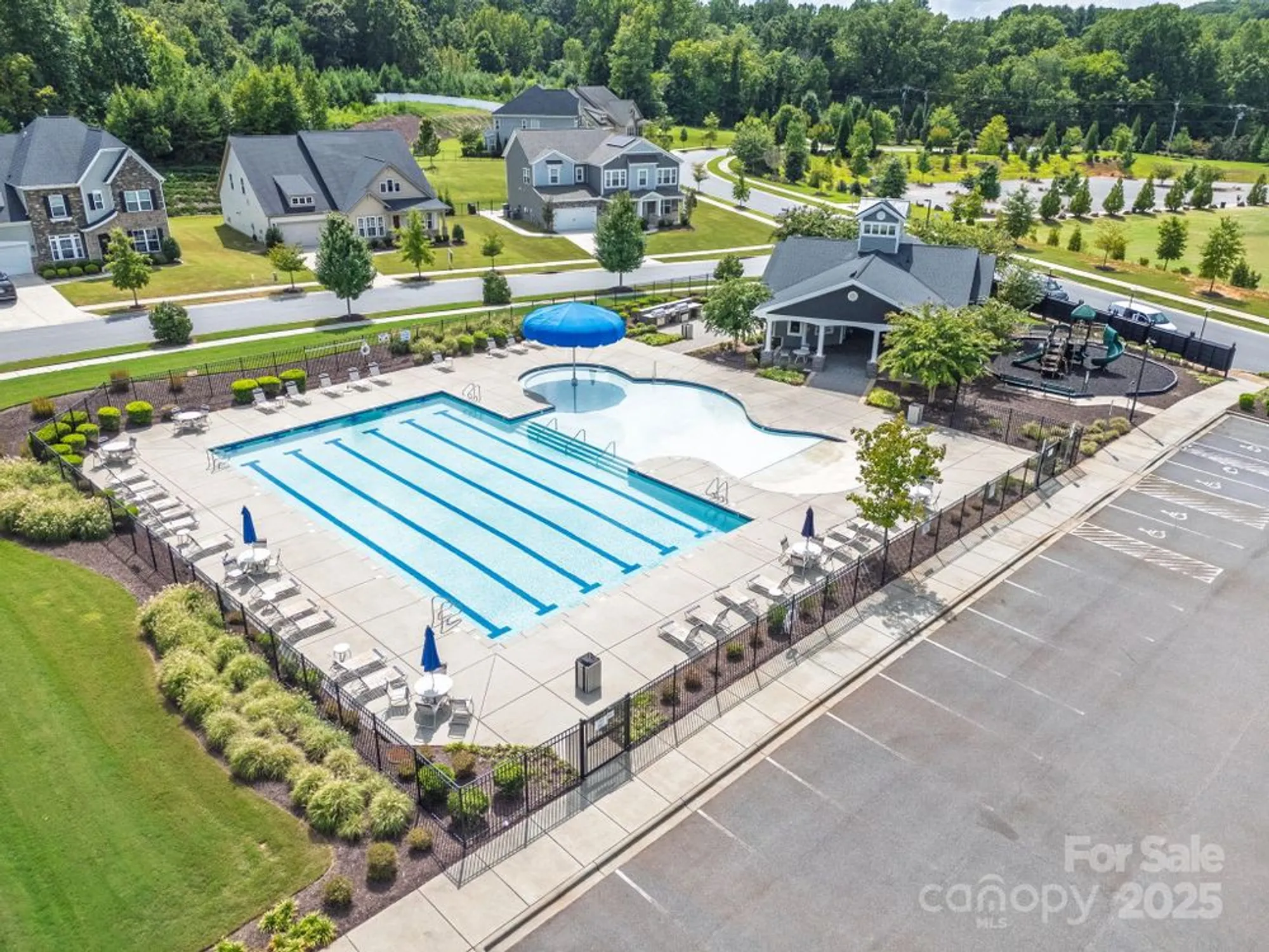 Property Slideshow image 27 of 32 | 5112 larewood dr, Charlotte, NC, 28215