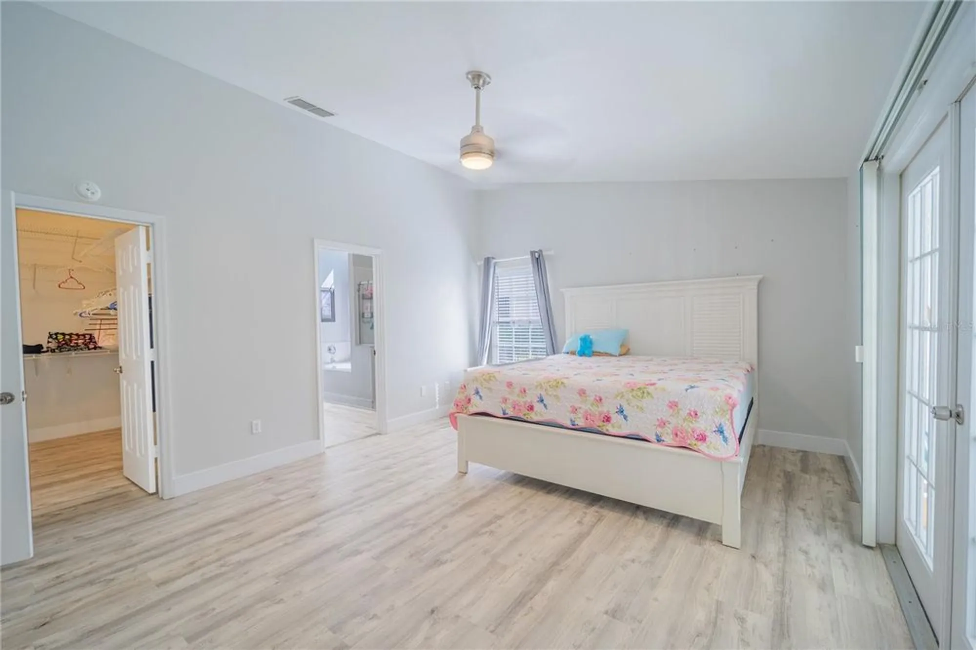 Property Slideshow image 10 of 18 | 4242 leafway cir, Leesburg, FL, 34748