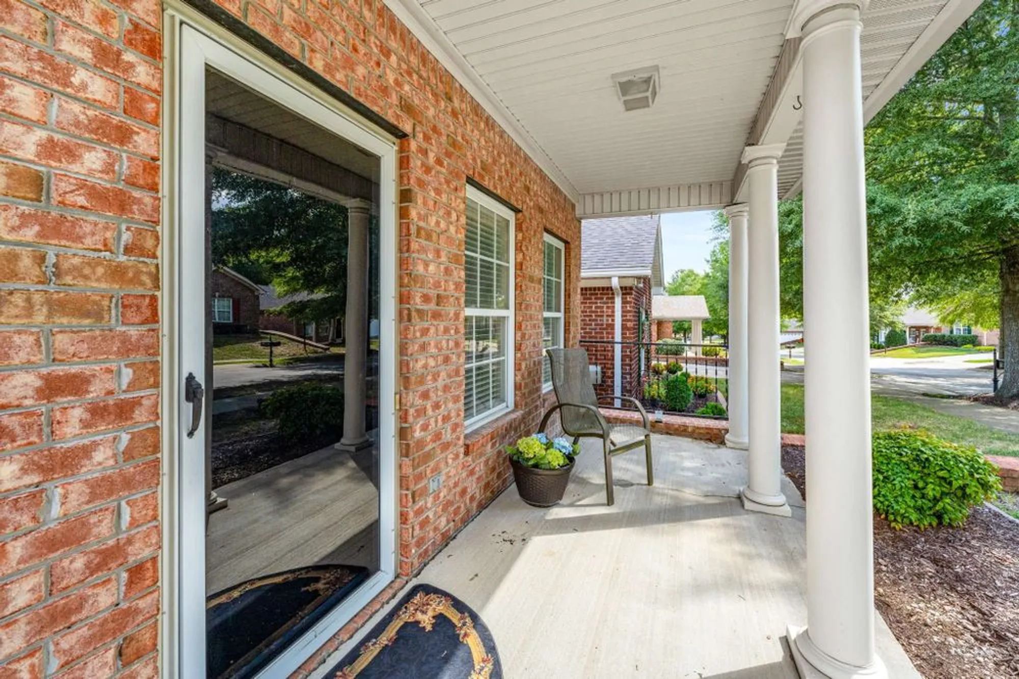 Property Slideshow image 5 of 47 | 215 wrennewood ln, Franklin, TN, 37064
