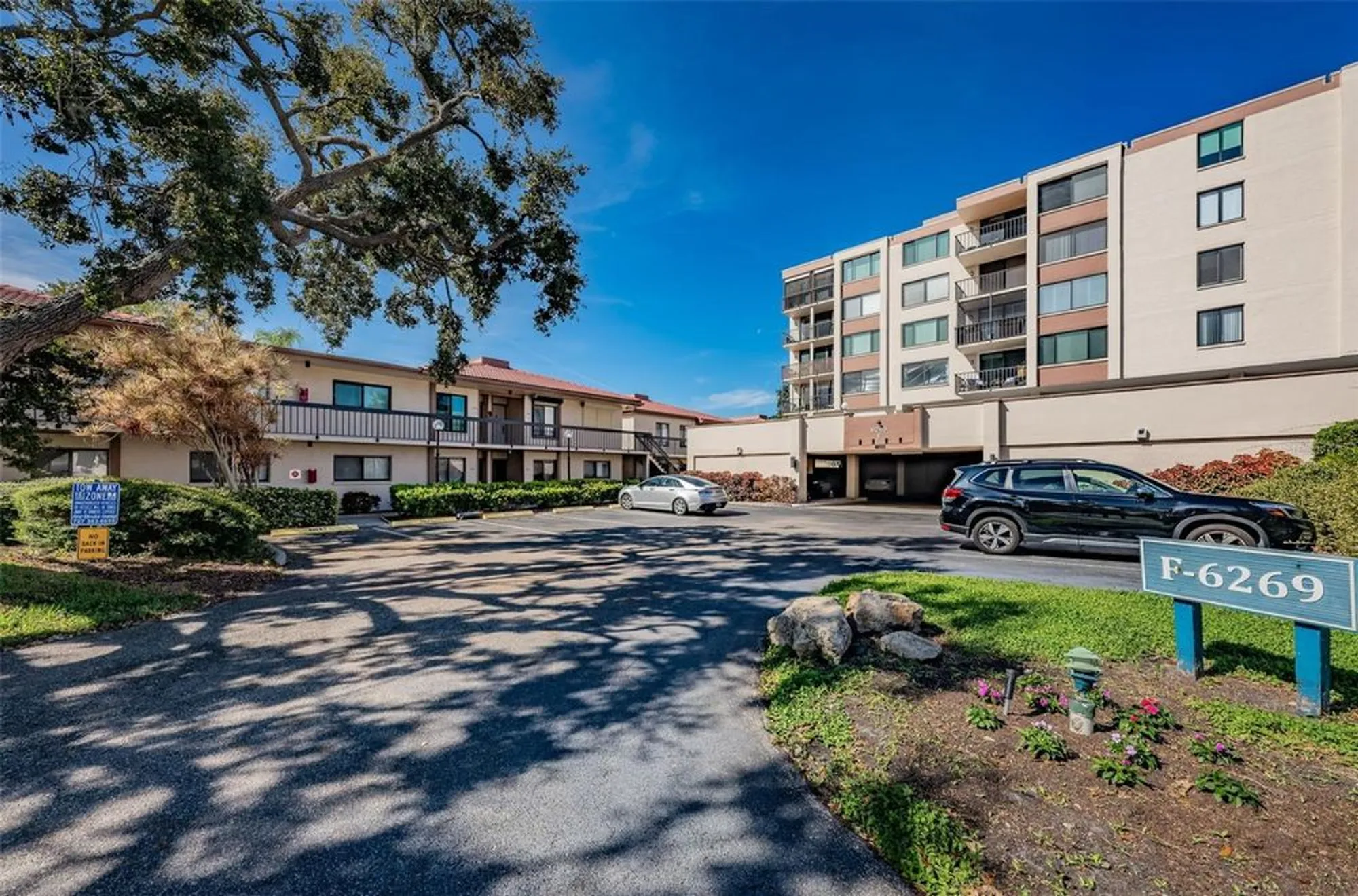 Property Slideshow image 3 of 64 | 6269 palma del mar blvd s apt 105, St Petersburg, FL, 33715