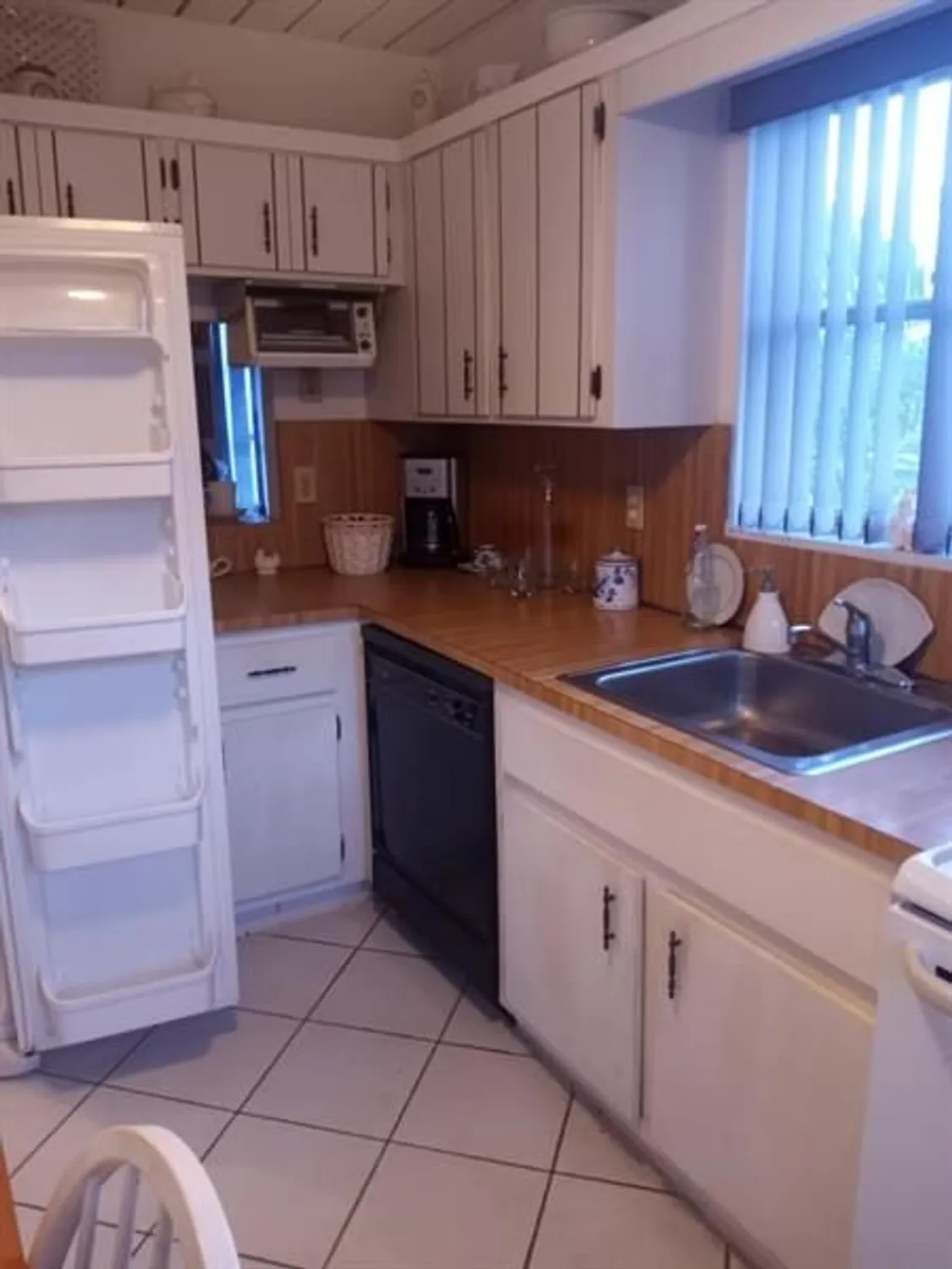 Property Slideshow image 31 of 45 | 3521 inverrary dr 110, Lauderhill, FL, 33319