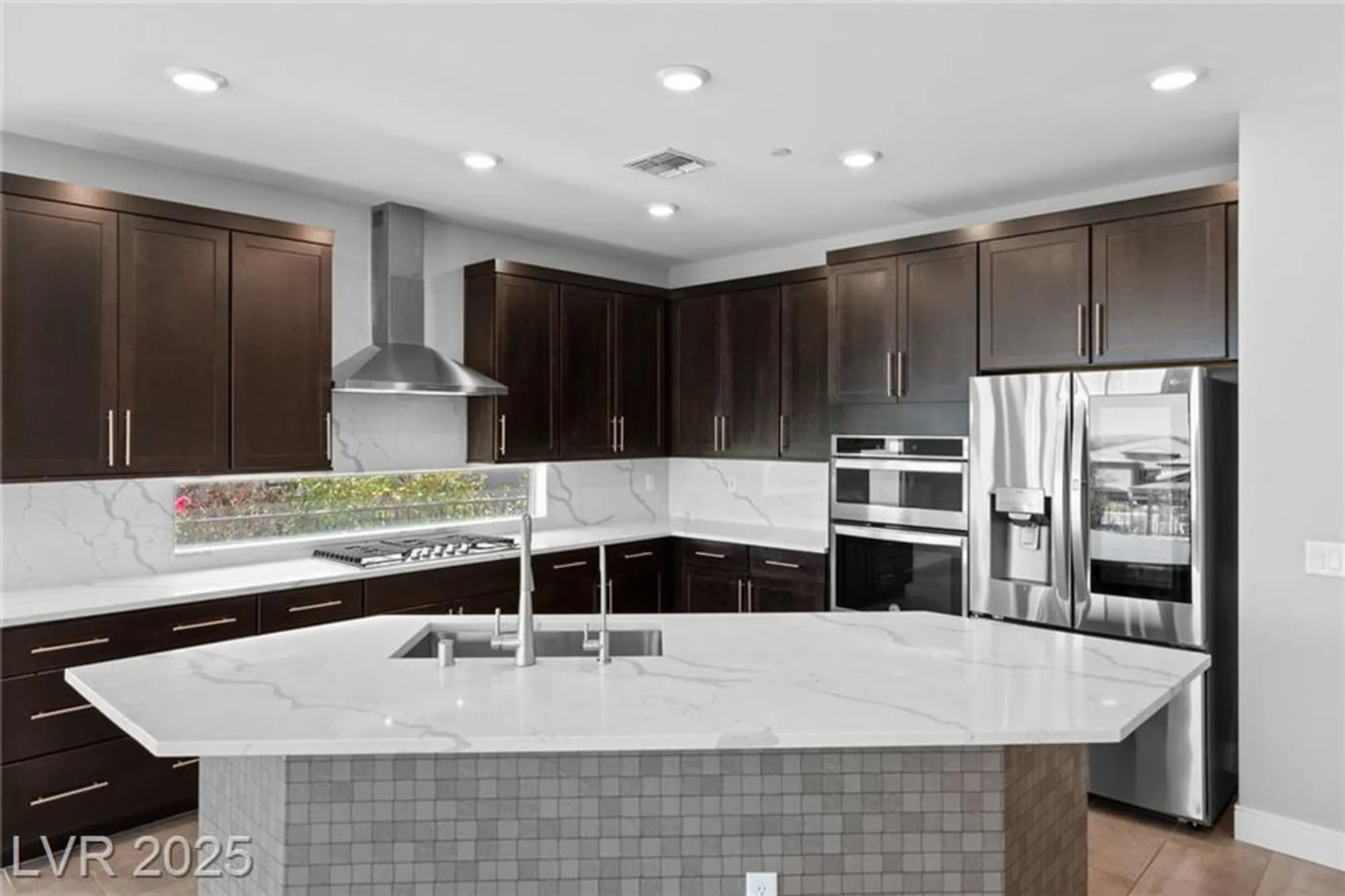 Property Slideshow image 9 of 43 | 18 sun mirage ave, Henderson, NV, 89011