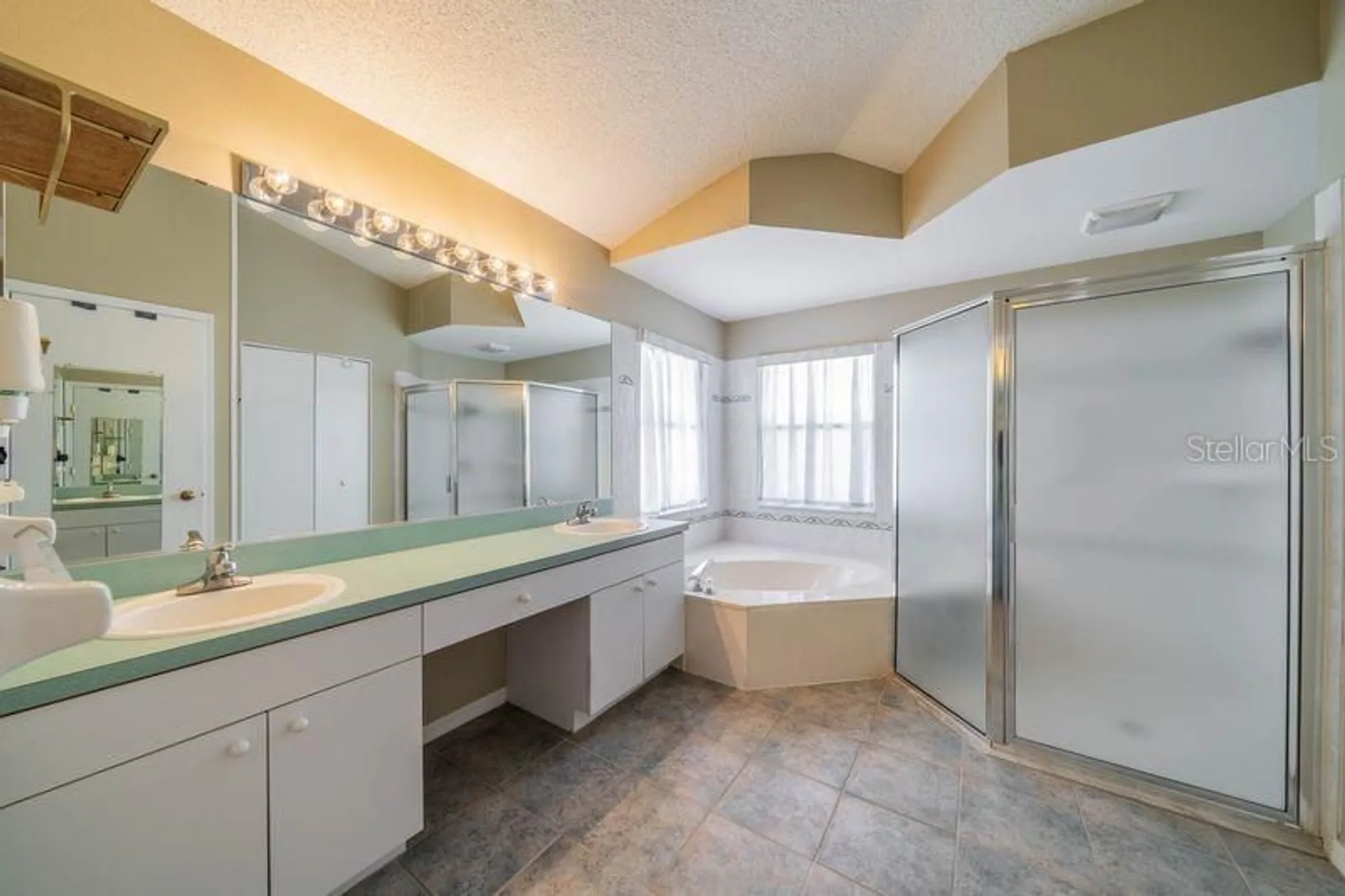 Property Slideshow image 29 of 47 | 301 caloosa palms ct, Sun City Center, FL, 33573