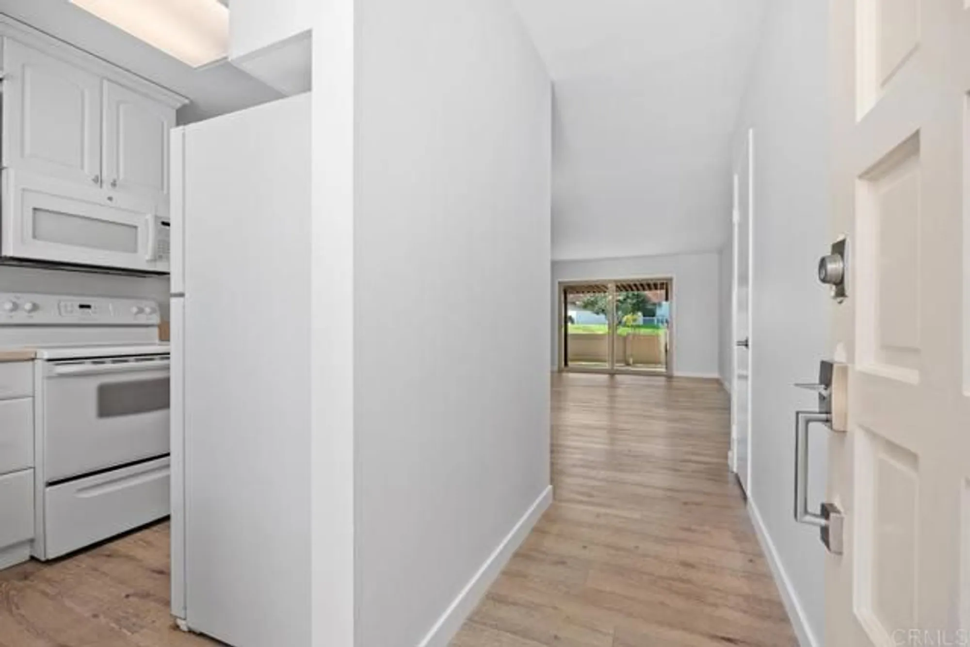 Property Slideshow image 4 of 18 | 1741 charleston ln, Encinitas, CA, 92024