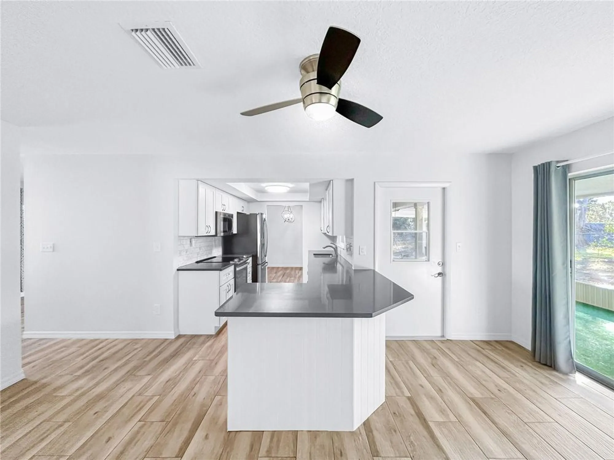 Property Slideshow image 16 of 52 | 1408 w del webb blvd, Sun City Center, FL, 33573