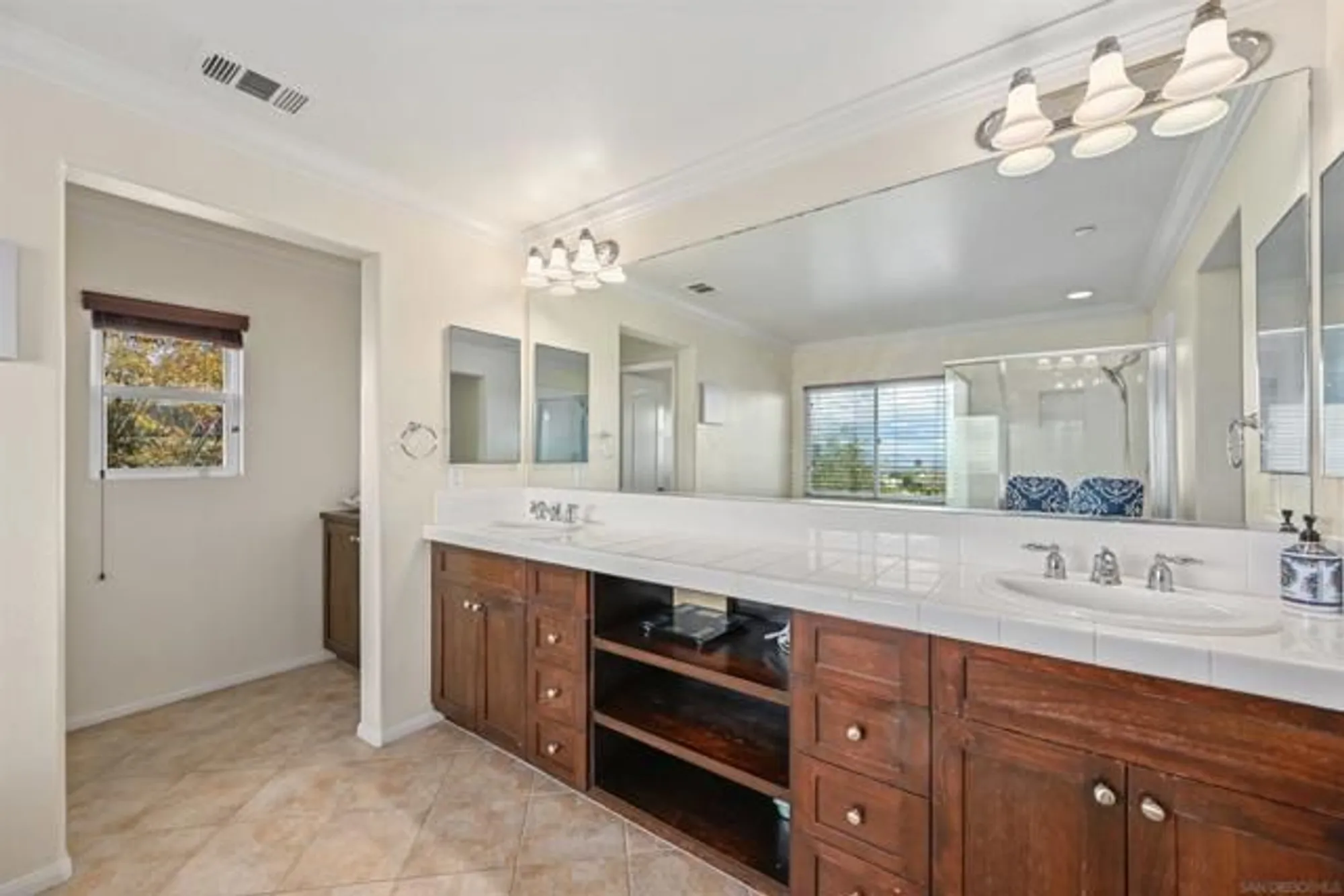 Property Slideshow image 10 of 34 | 10562 aspen gln, Escondido, CA, 92026
