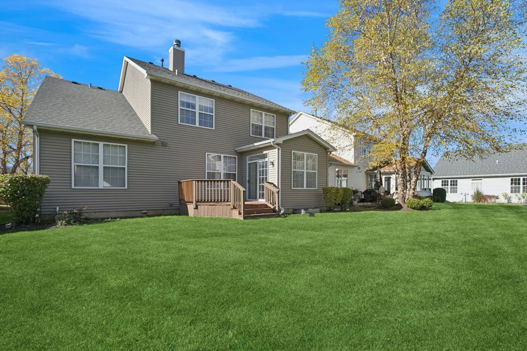 Property Slideshow image 34 of 39 | 2325 carillon dr, Grayslake, IL, 60030