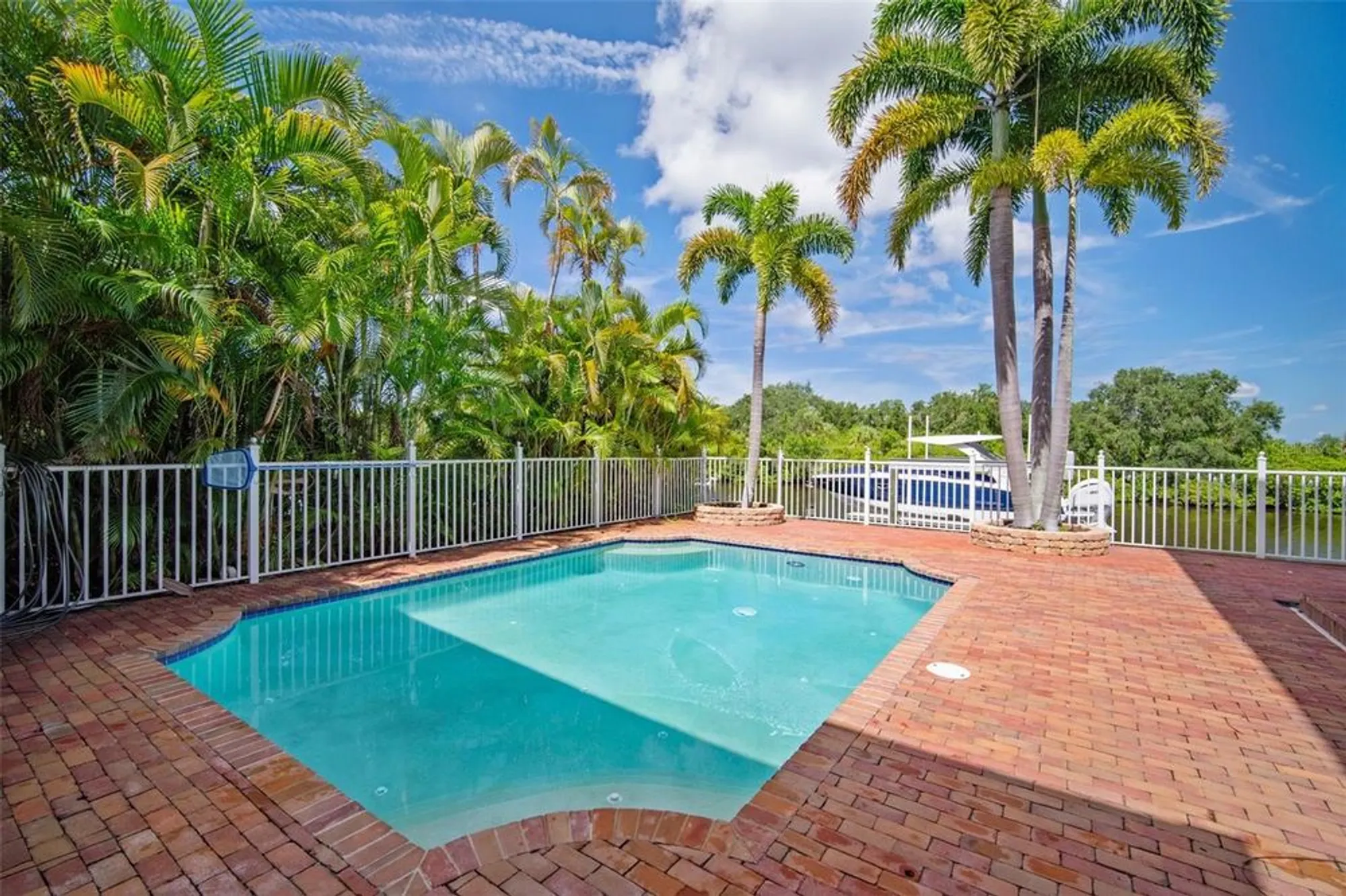 Property Slideshow image 24 of 94 | 825 islebay dr, Apollo Beach, FL, 33572