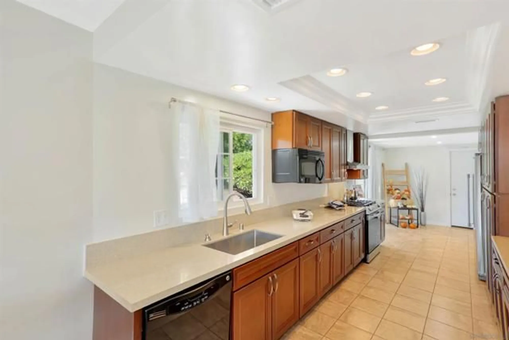 Property Slideshow image 16 of 47 | 16421 ramada dr, San Diego, CA, 92128