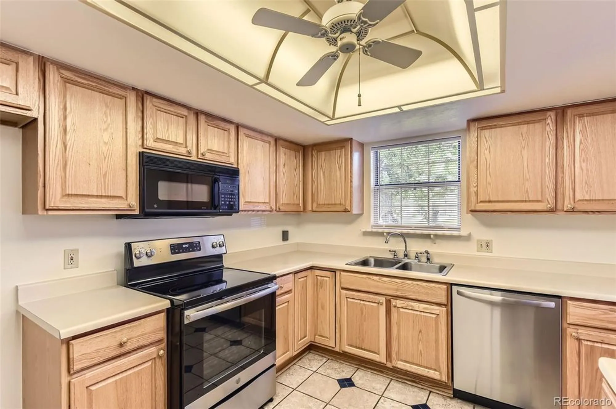 Property Slideshow image 6 of 27 | 13940 e linvale pl, Aurora, CO, 80014
