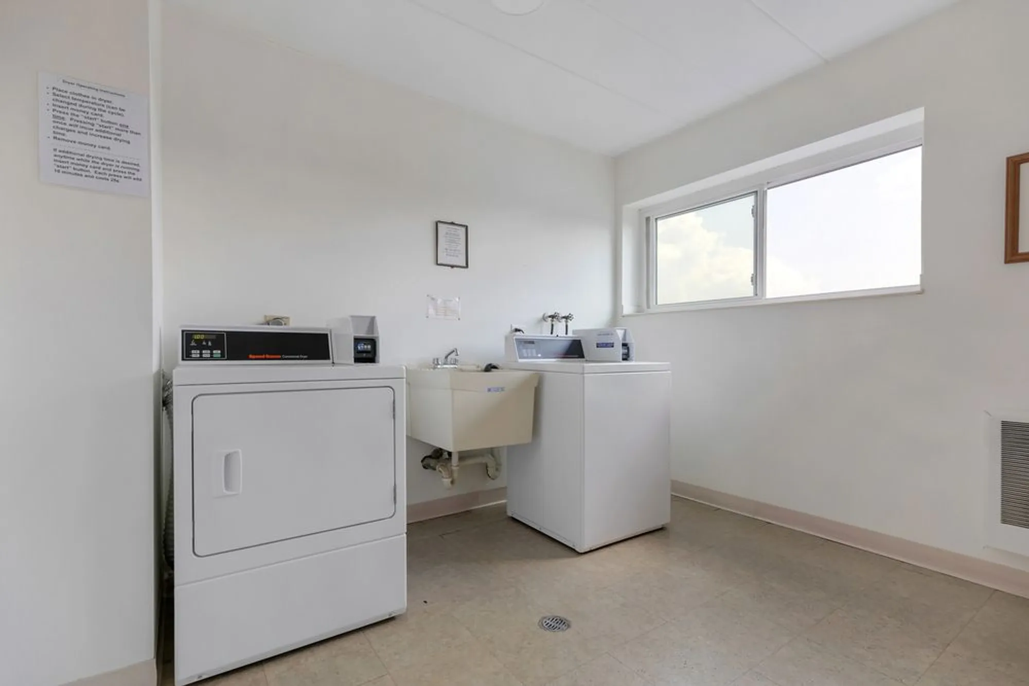 Property Slideshow image 16 of 19 | 2900 maple ave 17e, Downers Grove, IL, 60515