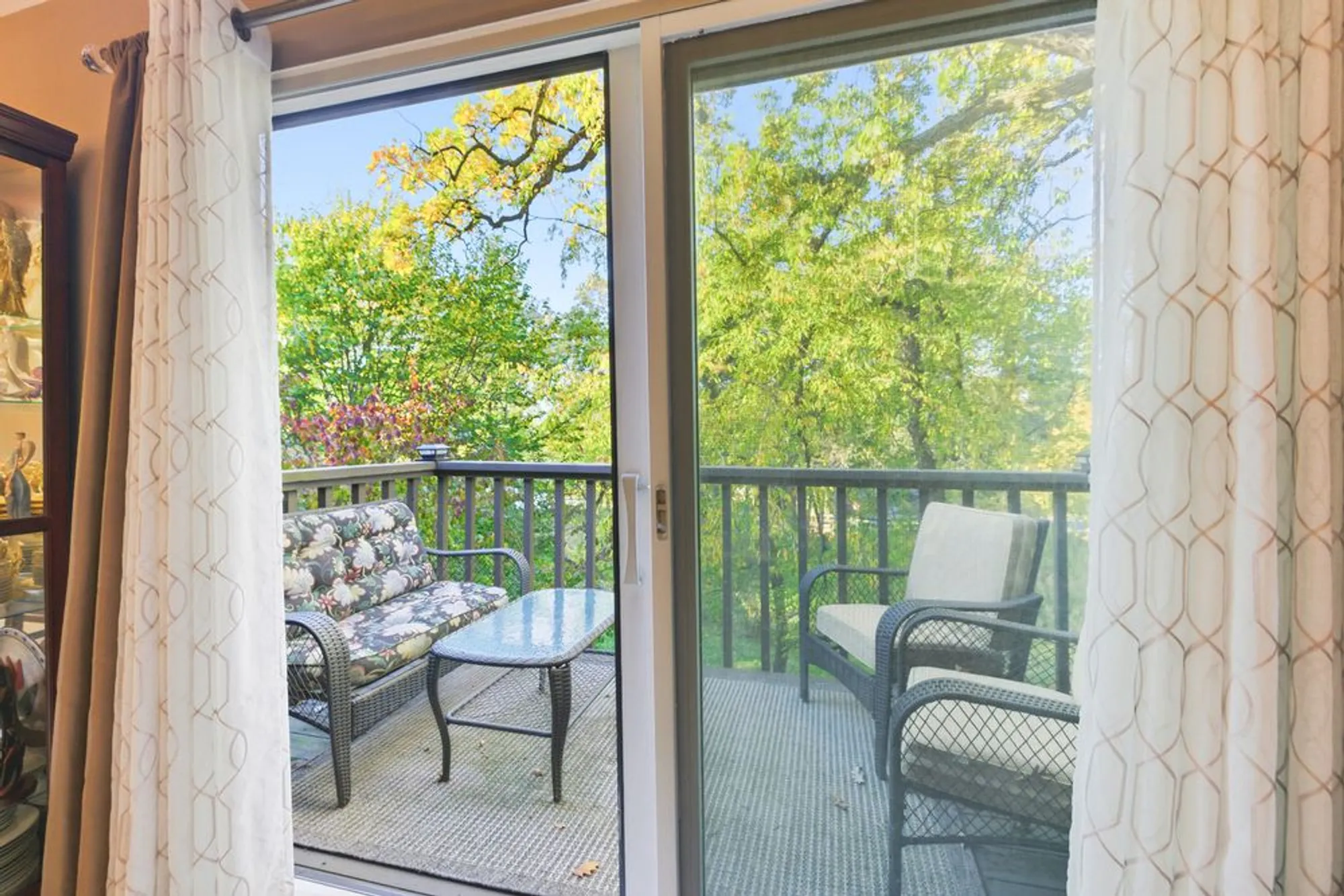 Property Slideshow image 24 of 37 | 294 mallard pt a, Lake Barrington, IL, 60010