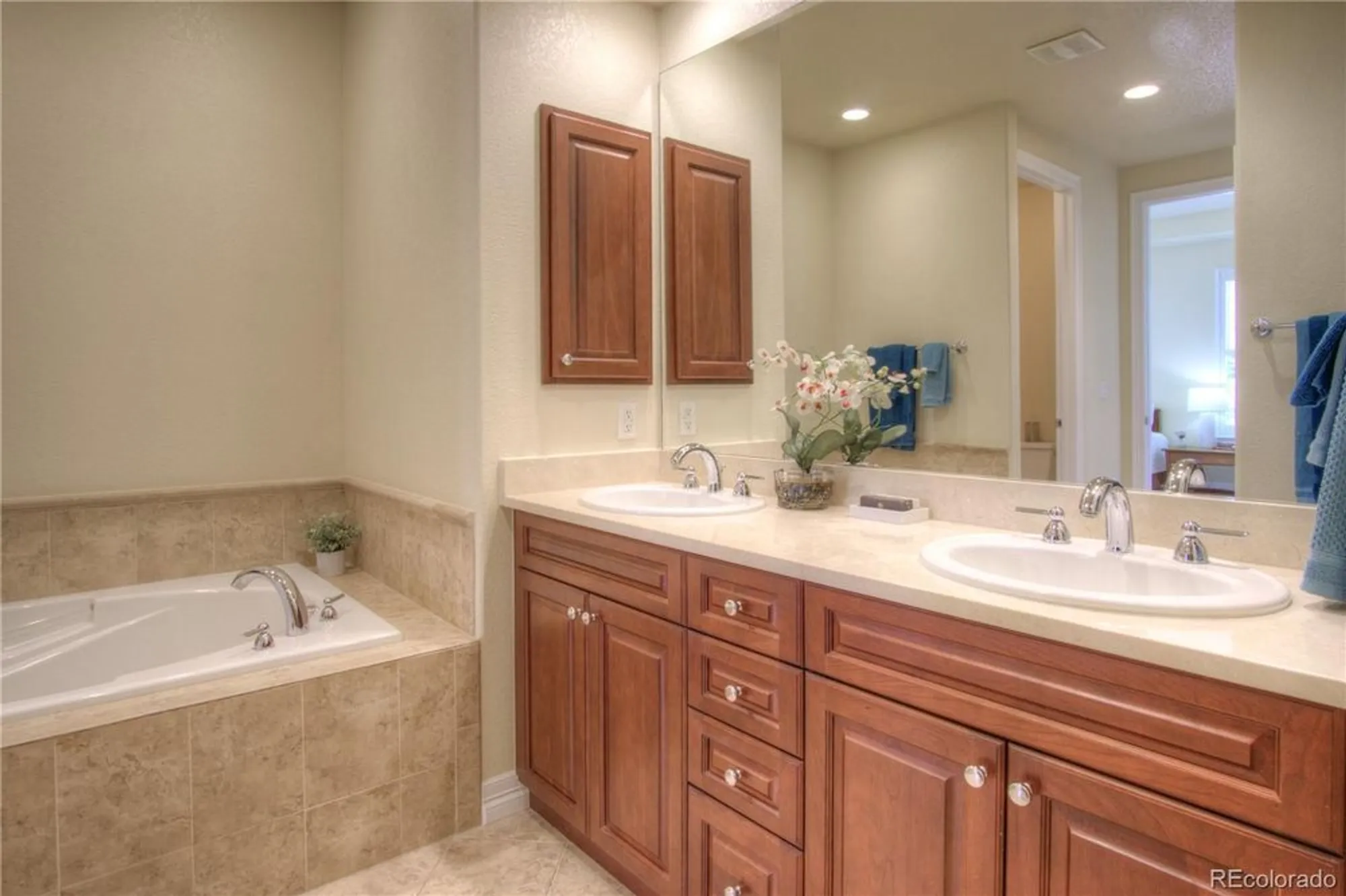 Property Slideshow image 22 of 49 | 8594 w quarto ave, Littleton, CO, 80128