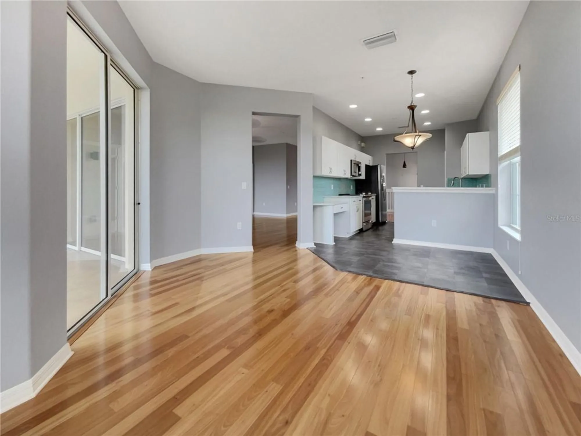 Property Slideshow image 4 of 29 | 1181 burgos dr # 406, Sarasota, FL, 34238