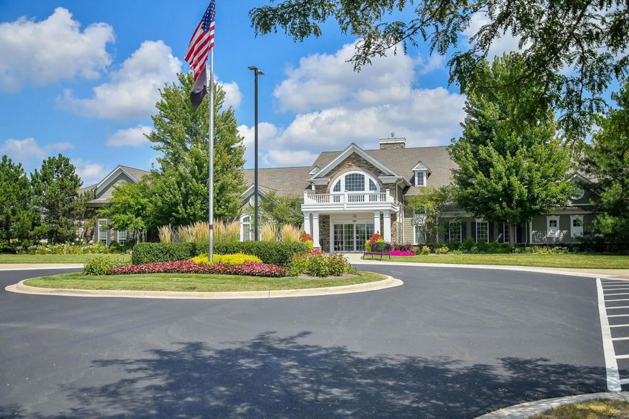 Property Slideshow image 21 of 26 | 2525 rolling rdg, Elgin, IL, 60124