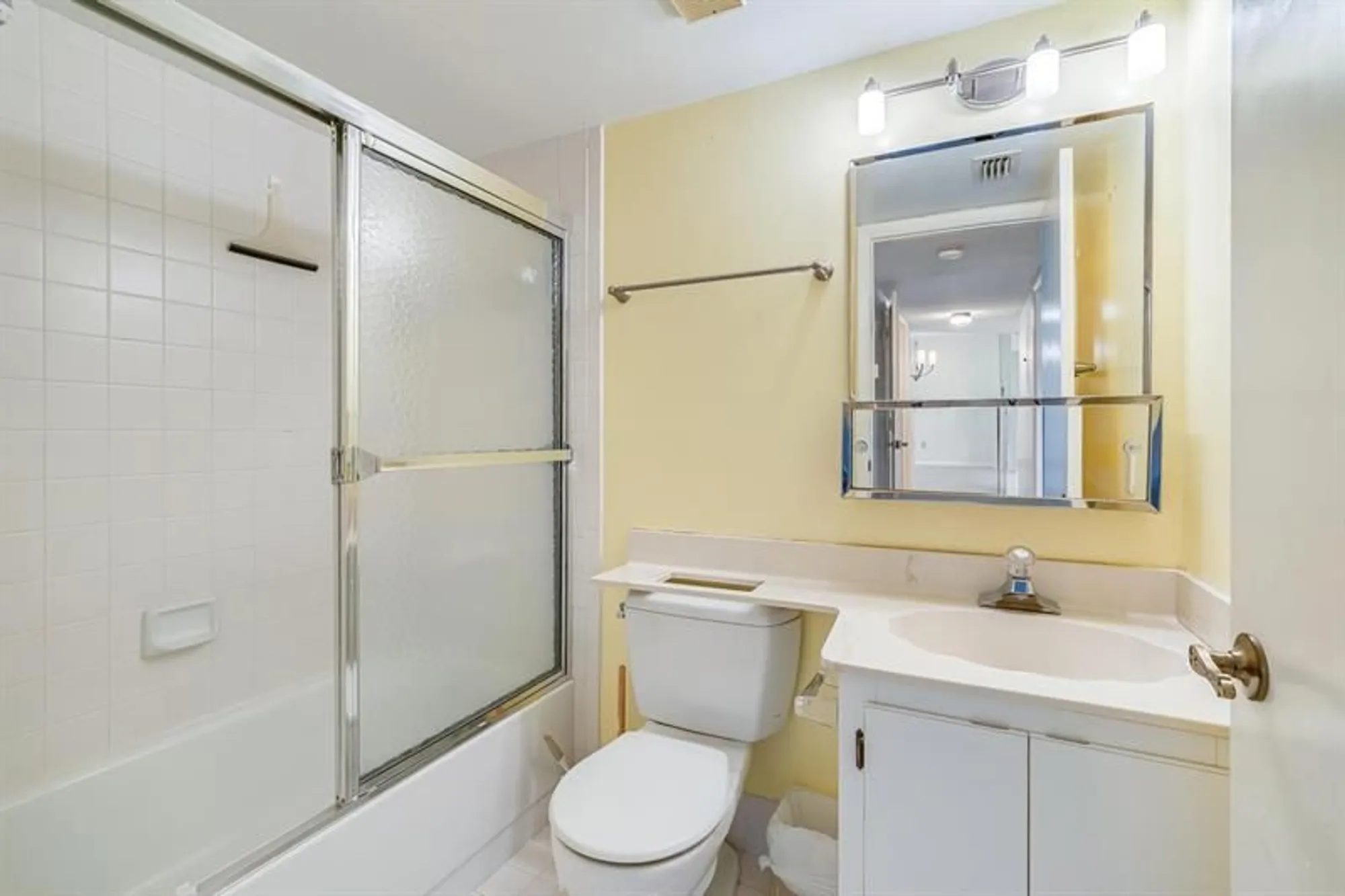 Property Slideshow image 16 of 32 | 4955 e sabal palm blvd 104, Tamarac, FL, 33319