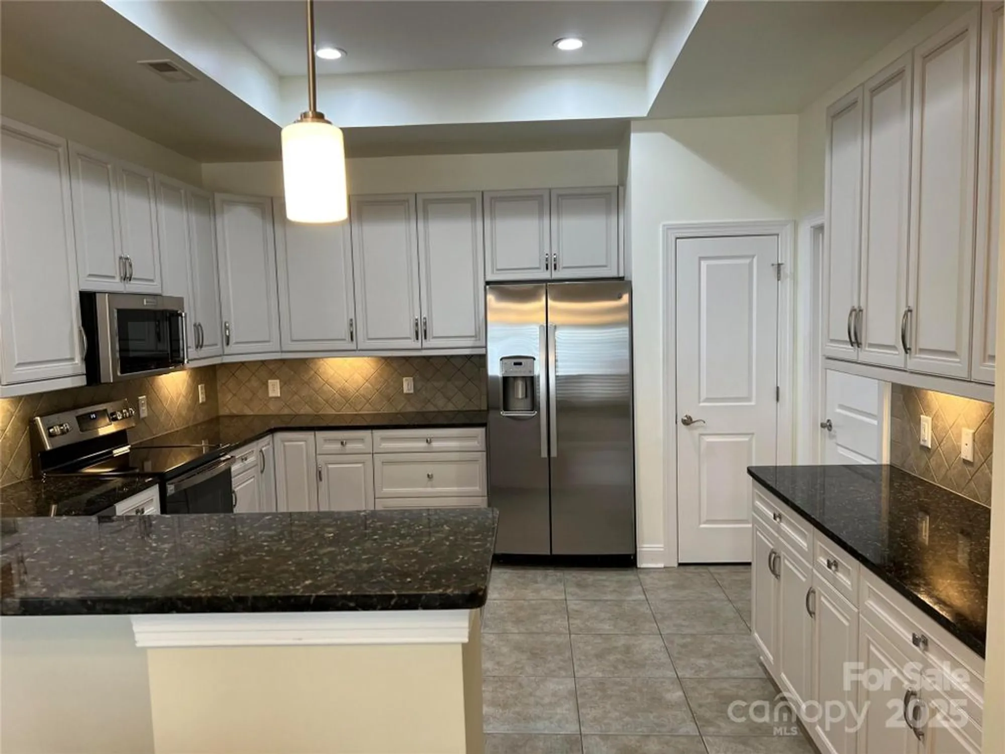 Property Slideshow image 11 of 48 | 10925 casetta dr, Matthews, NC, 28105