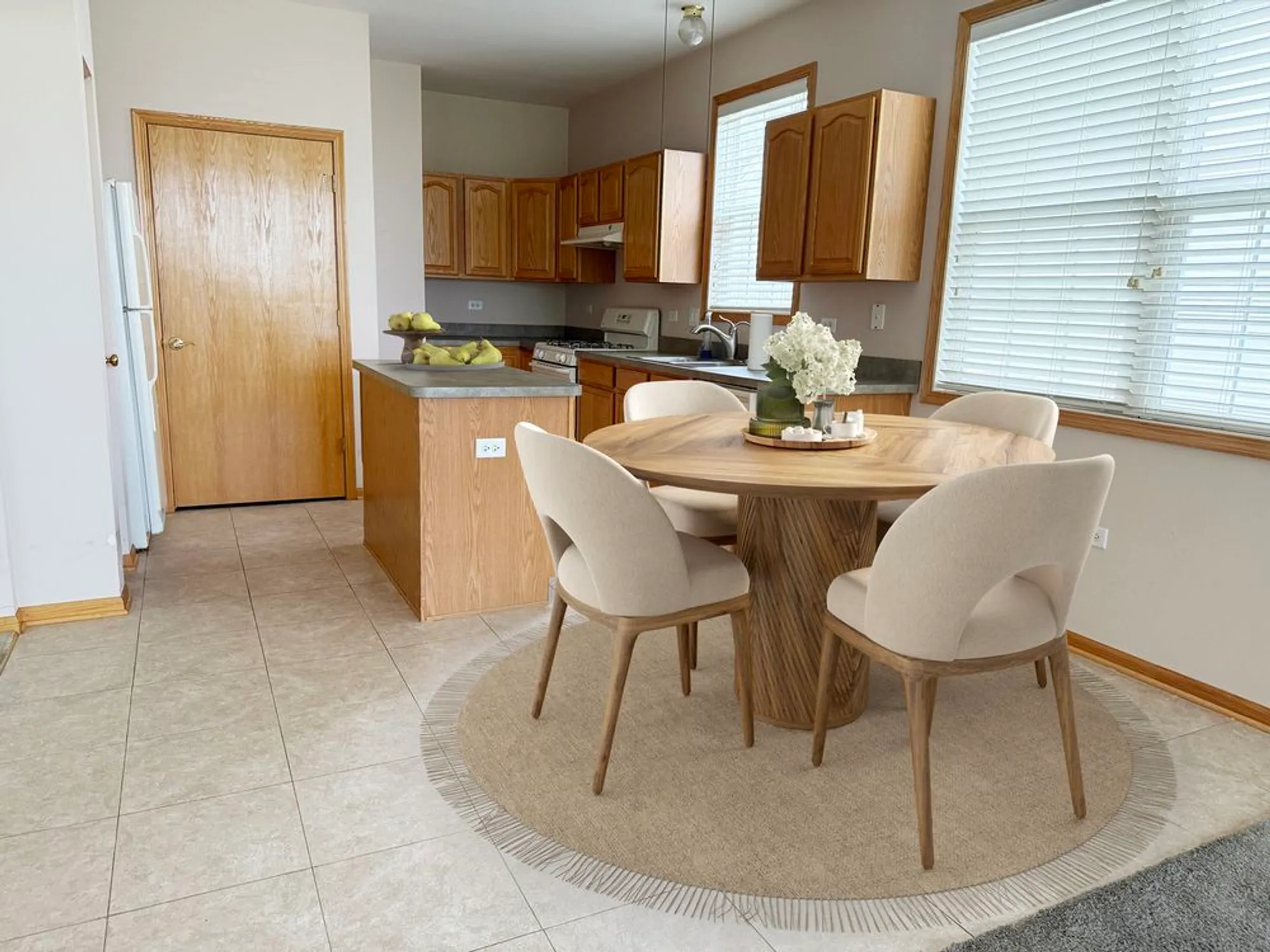 Property Slideshow image 7 of 38 | 17213 mendota dr, Lockport, IL, 60441