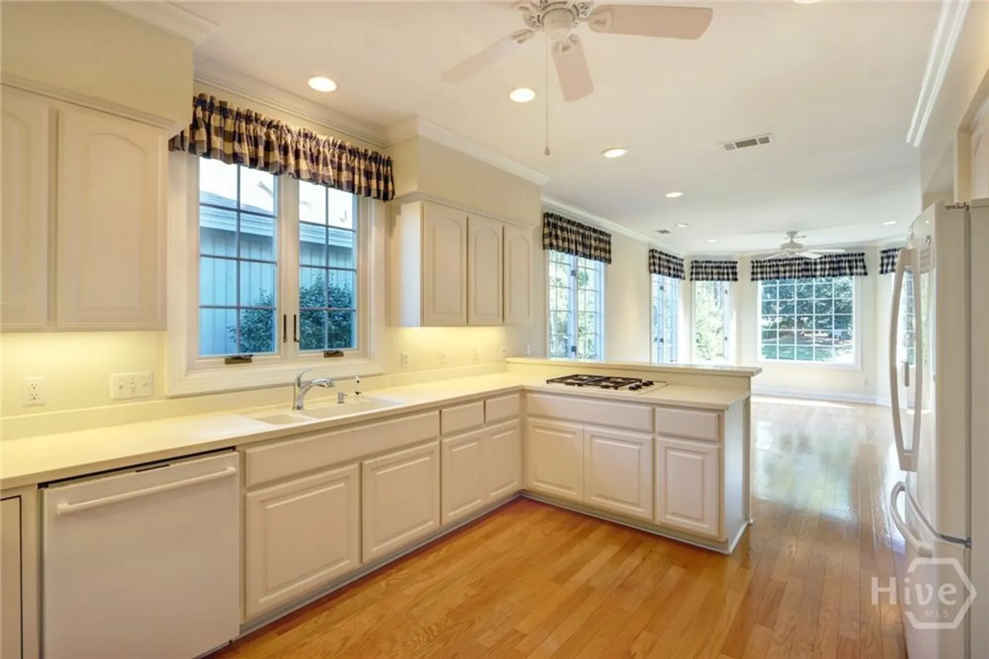 Property Slideshow image 15 of 45 | 2 breakfast ct, Savannah, GA, 31411