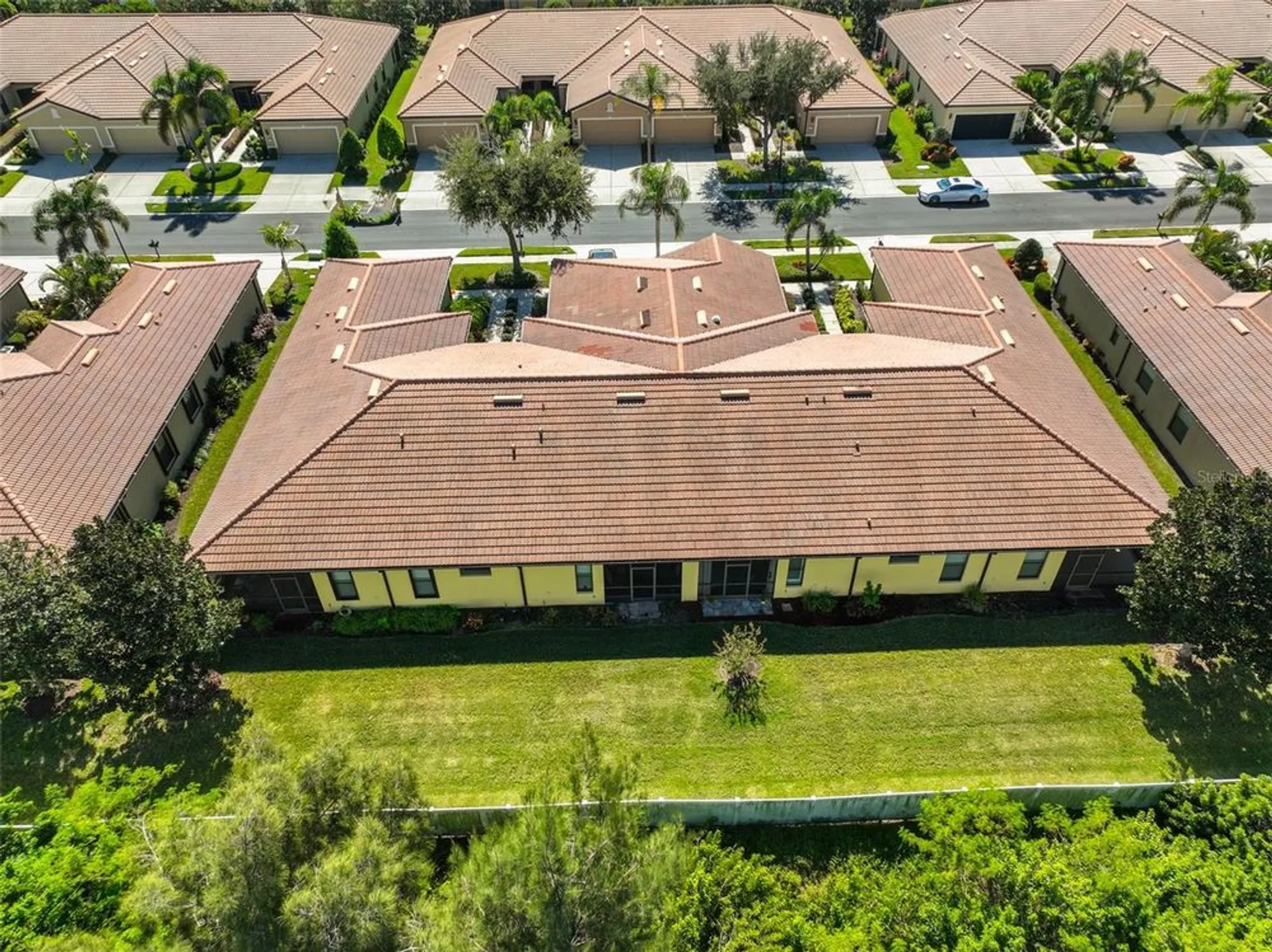 Property Slideshow image 37 of 70 | 329 bluewater falls ct, Apollo Beach, FL, 33572