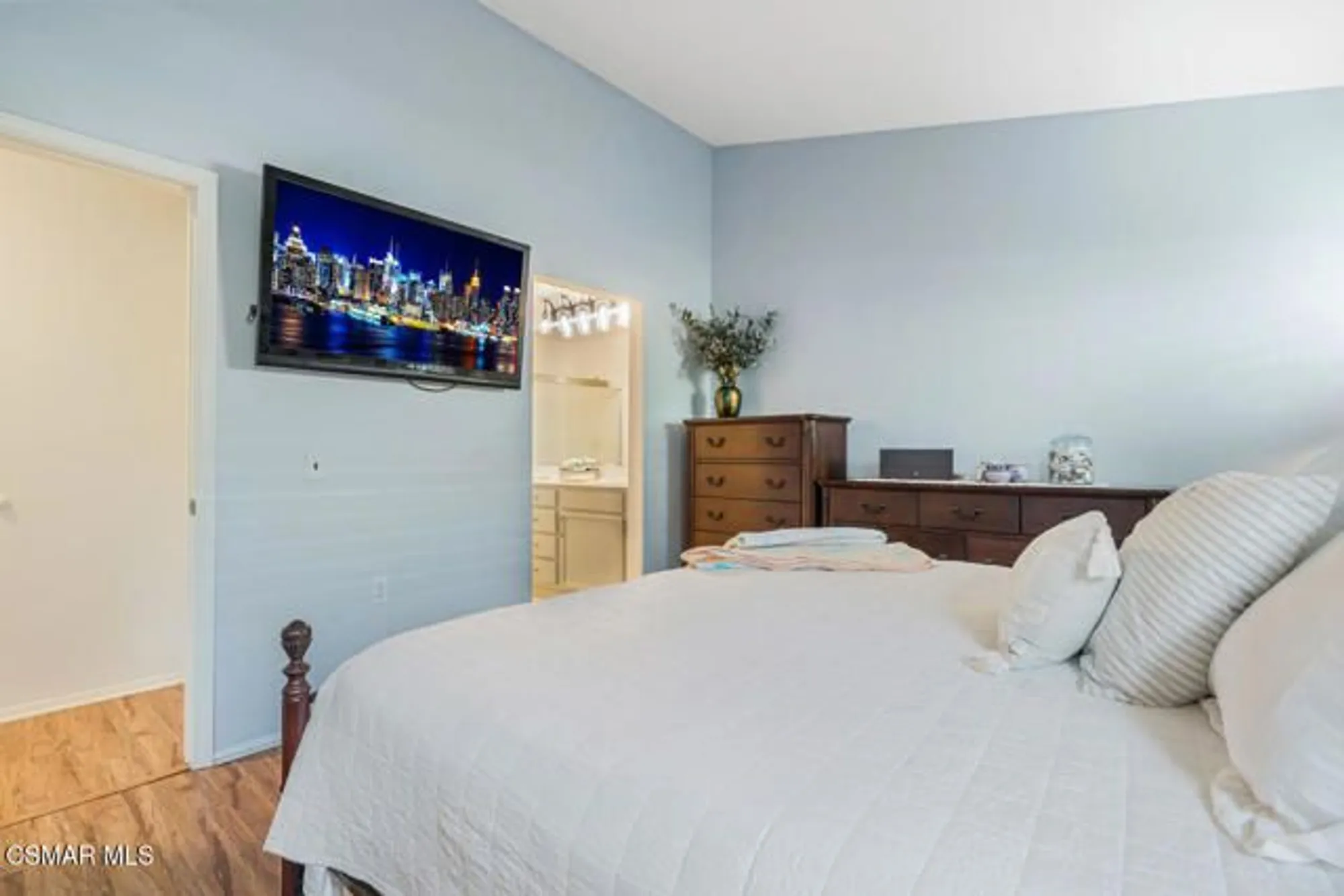 Property Slideshow image 18 of 27 | 2040 freesia ave, Simi Valley, CA, 93063