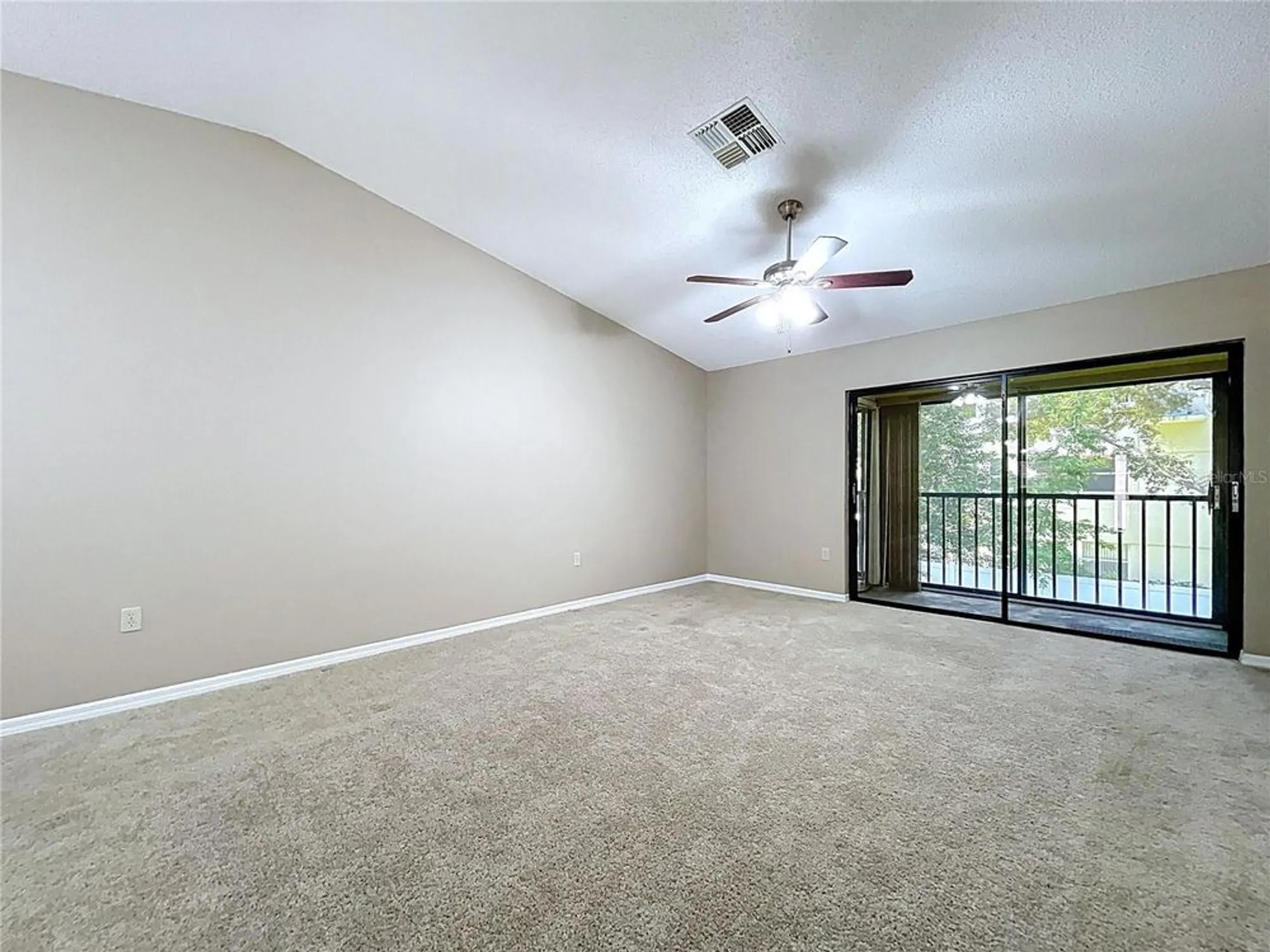 Property Slideshow image 36 of 59 | 2020 lakeview dr apt 203, Clearwater, FL, 33763